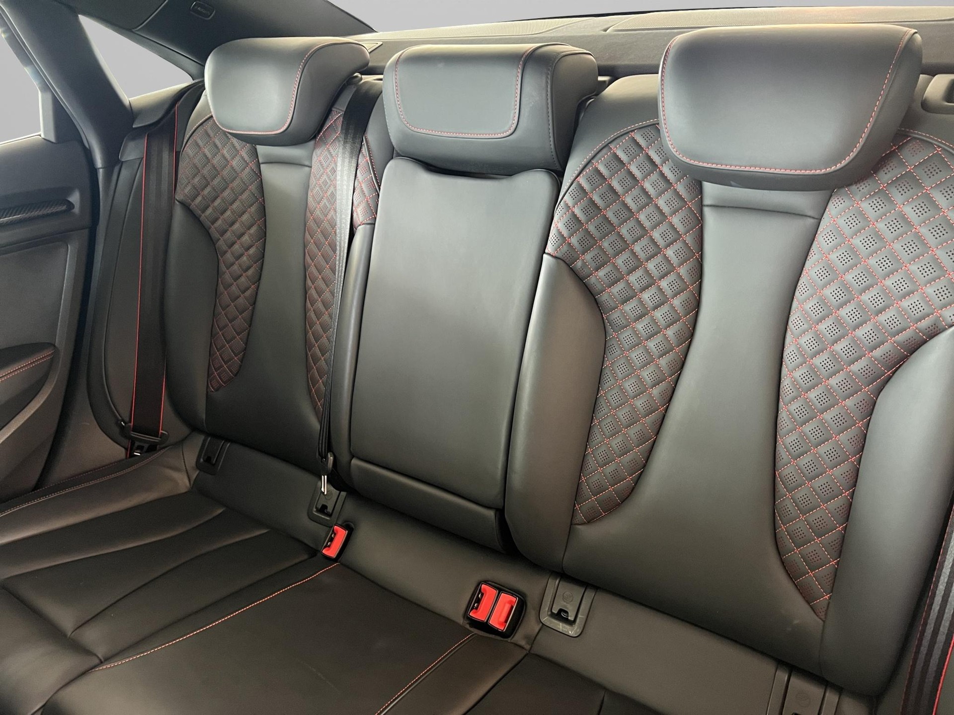 AUDI RS3 Limousine 2.5 T FSI quattro S-Tronic-image-11