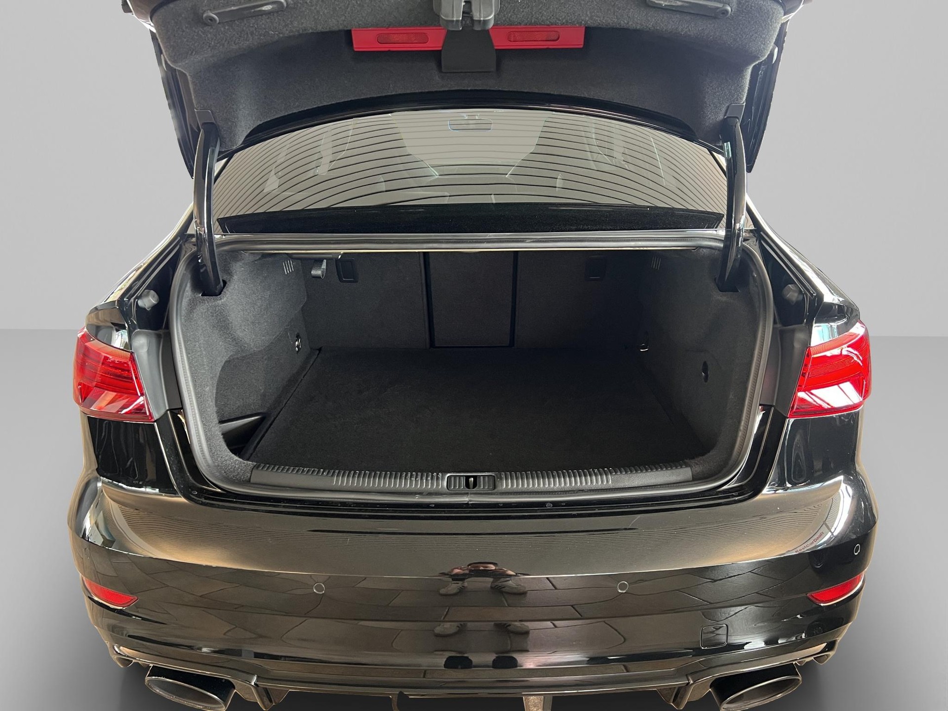 AUDI RS3 Limousine 2.5 T FSI quattro S-Tronic-image-9