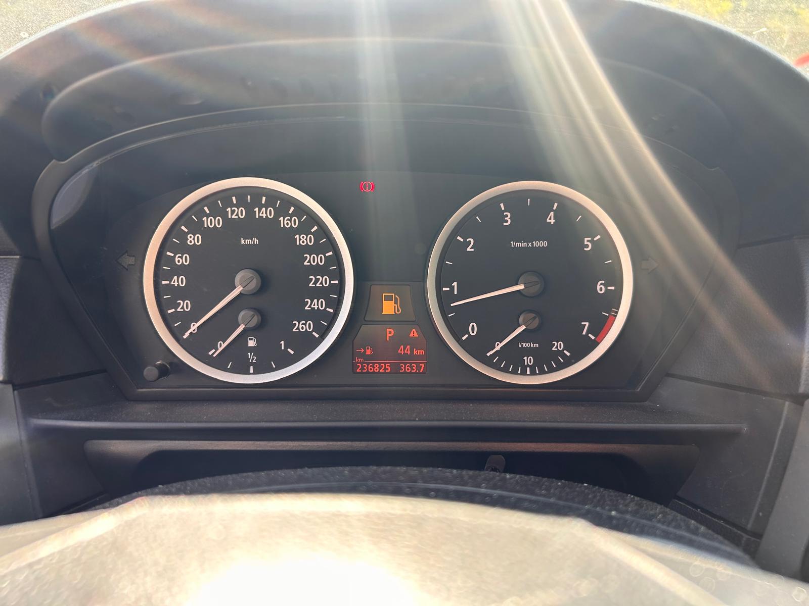BMW 520i Advantage-image-10