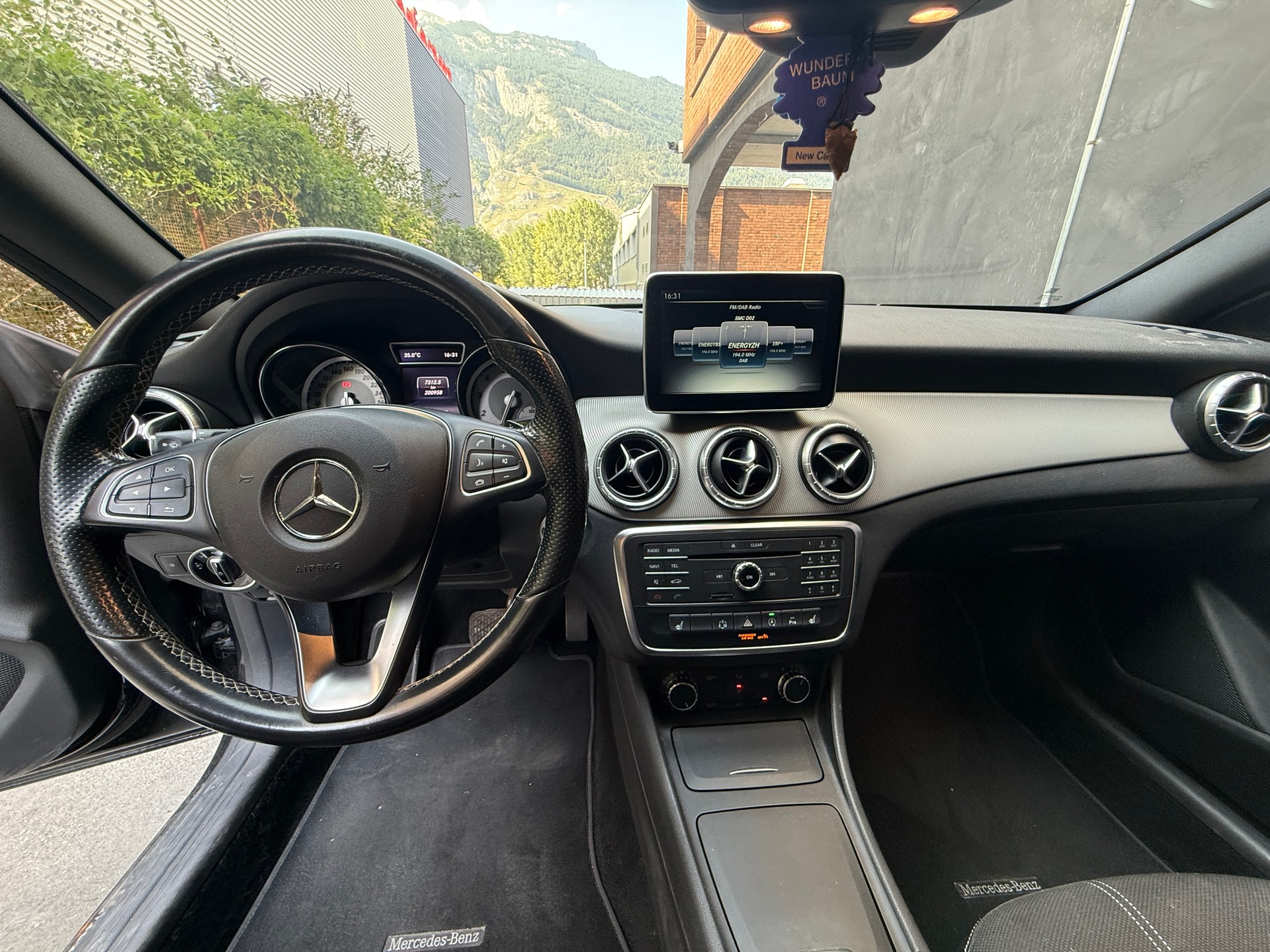 MERCEDES-BENZ CLA Shooting Brake 180 7G-DCT-image-10