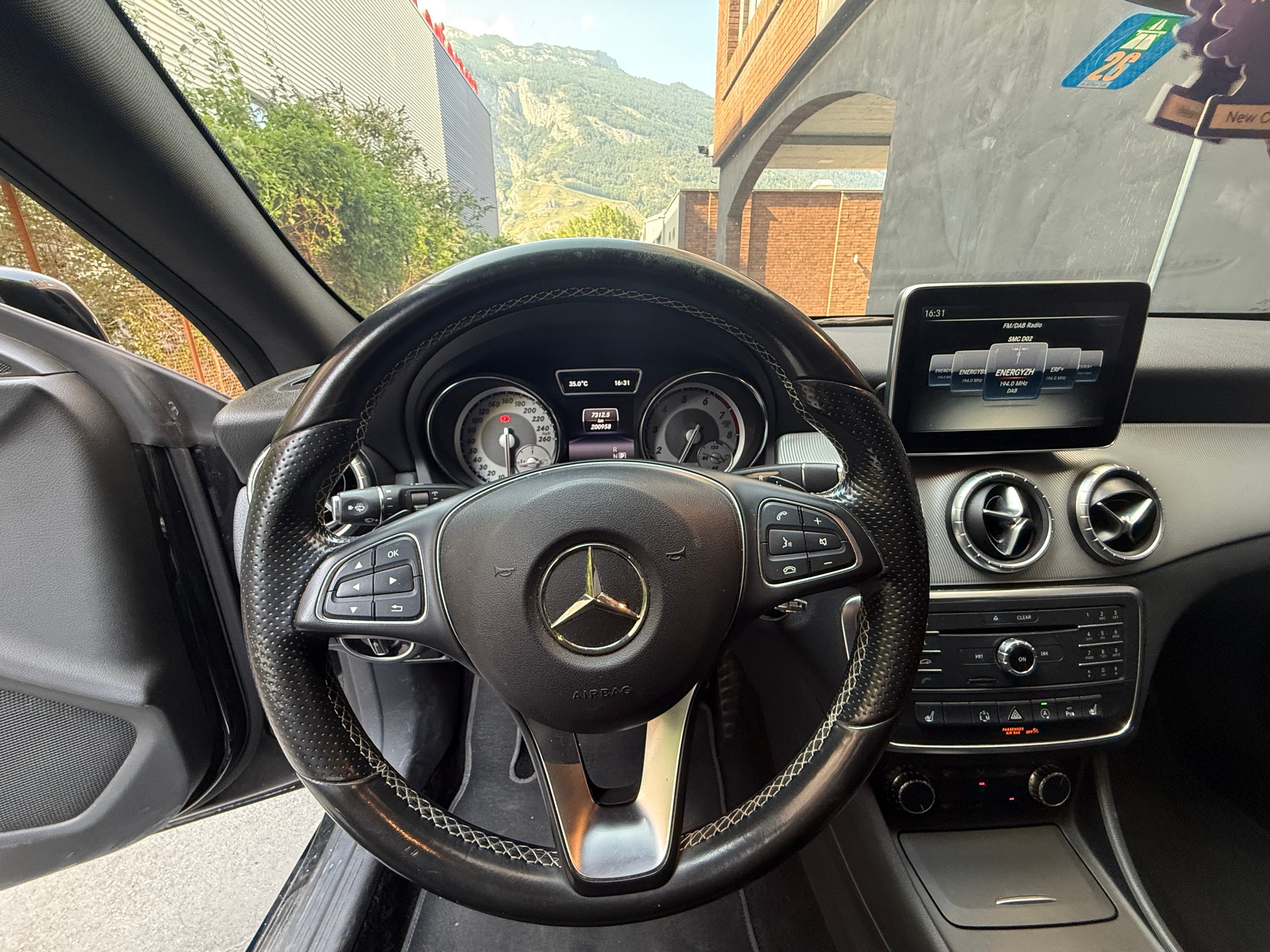 MERCEDES-BENZ CLA Shooting Brake 180 7G-DCT-image-11