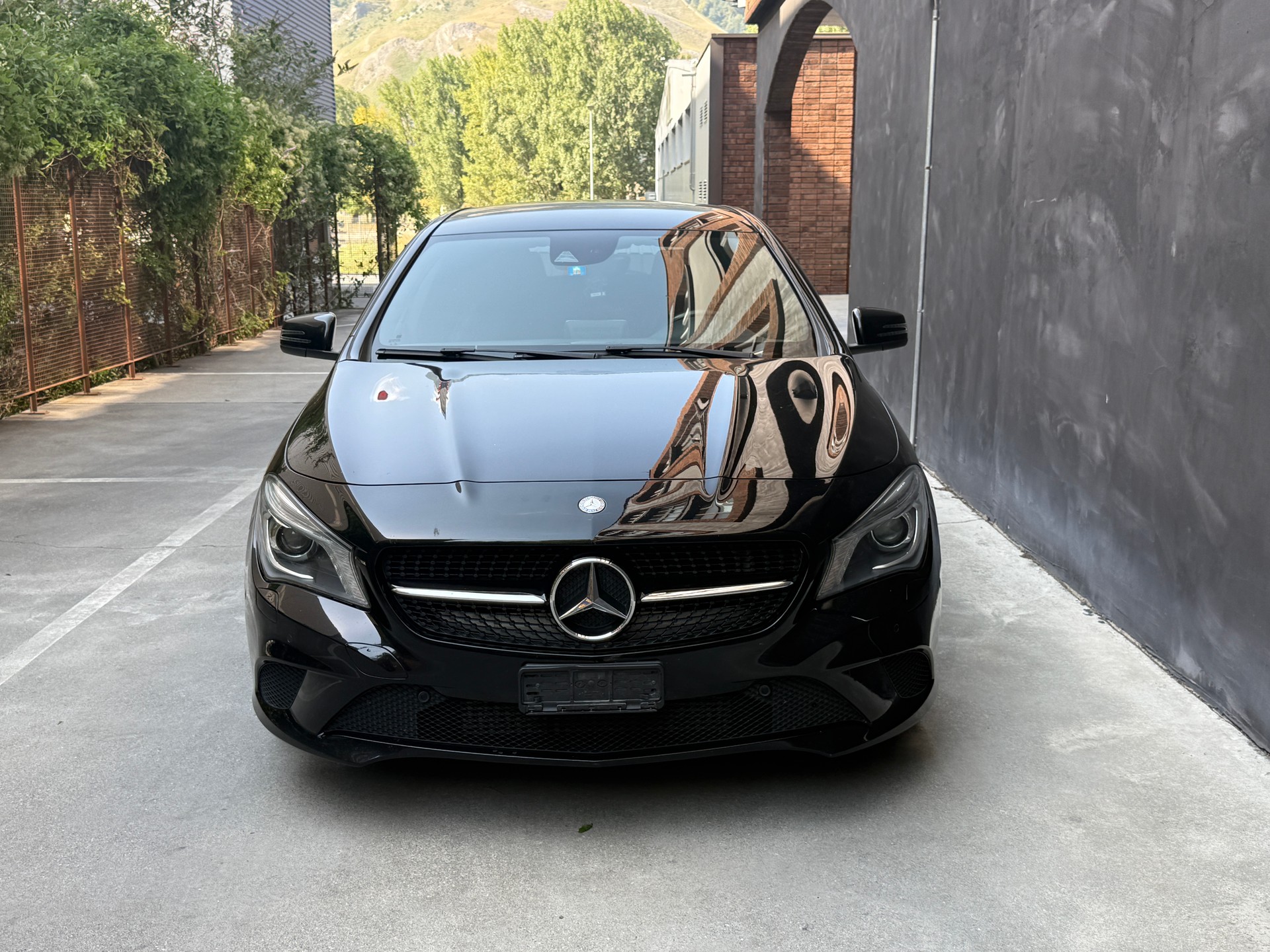 MERCEDES-BENZ CLA Shooting Brake 180 7G-DCT-image-2