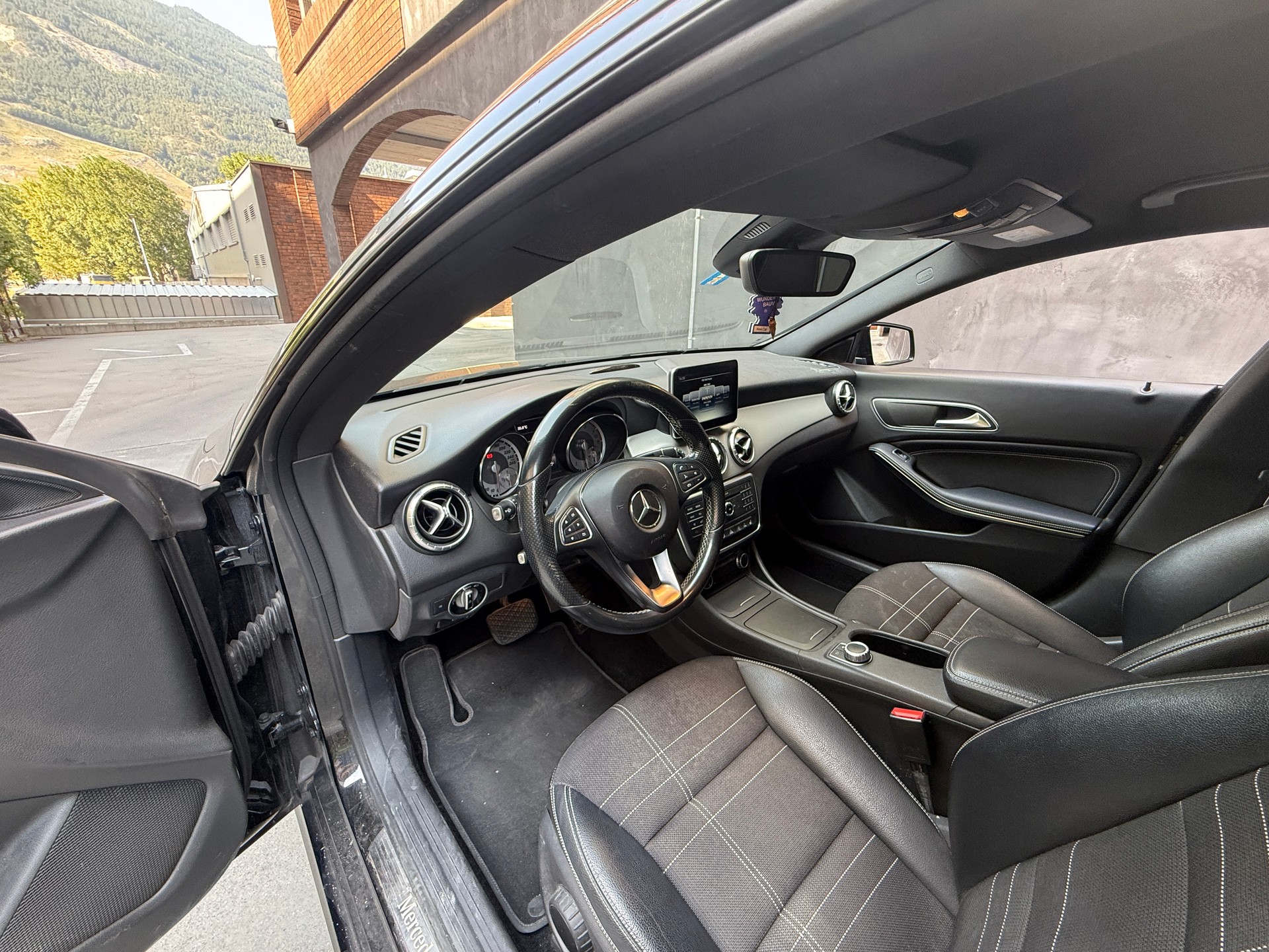 MERCEDES-BENZ CLA Shooting Brake 180 7G-DCT-image-9