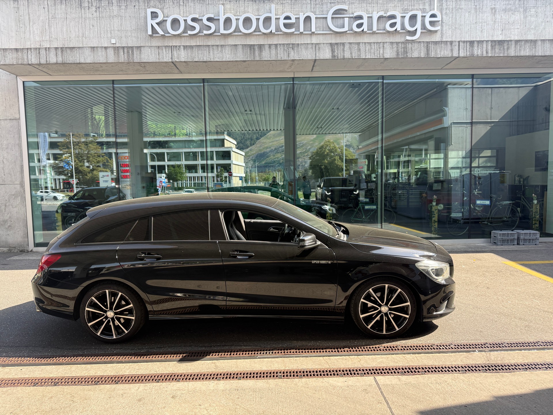 MERCEDES-BENZ CLA Shooting Brake 180 7G-DCT-image-1