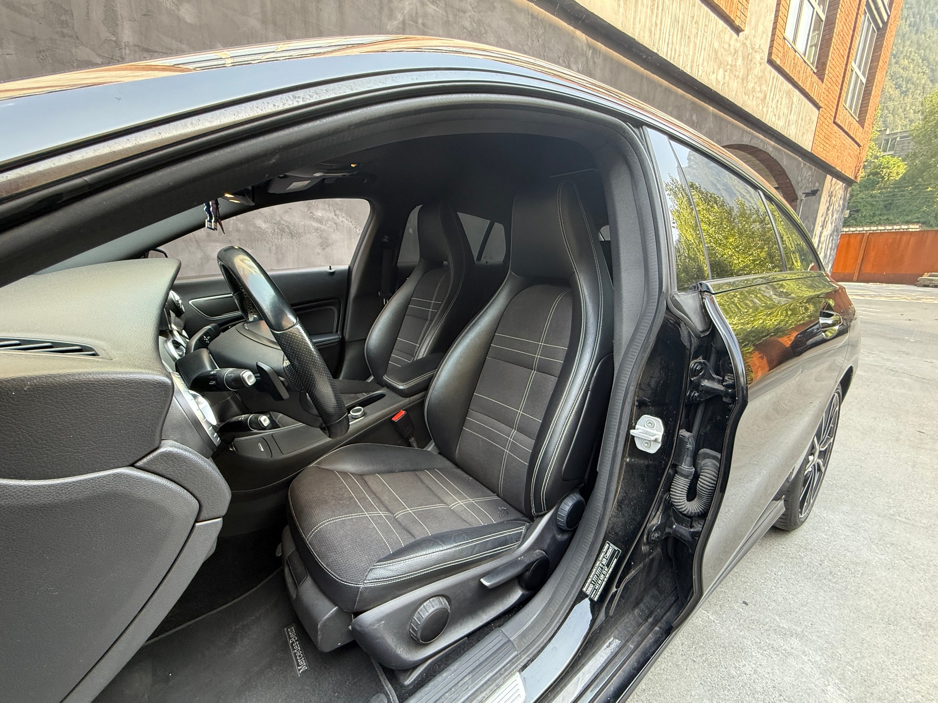 MERCEDES-BENZ CLA Shooting Brake 180 7G-DCT-image-8