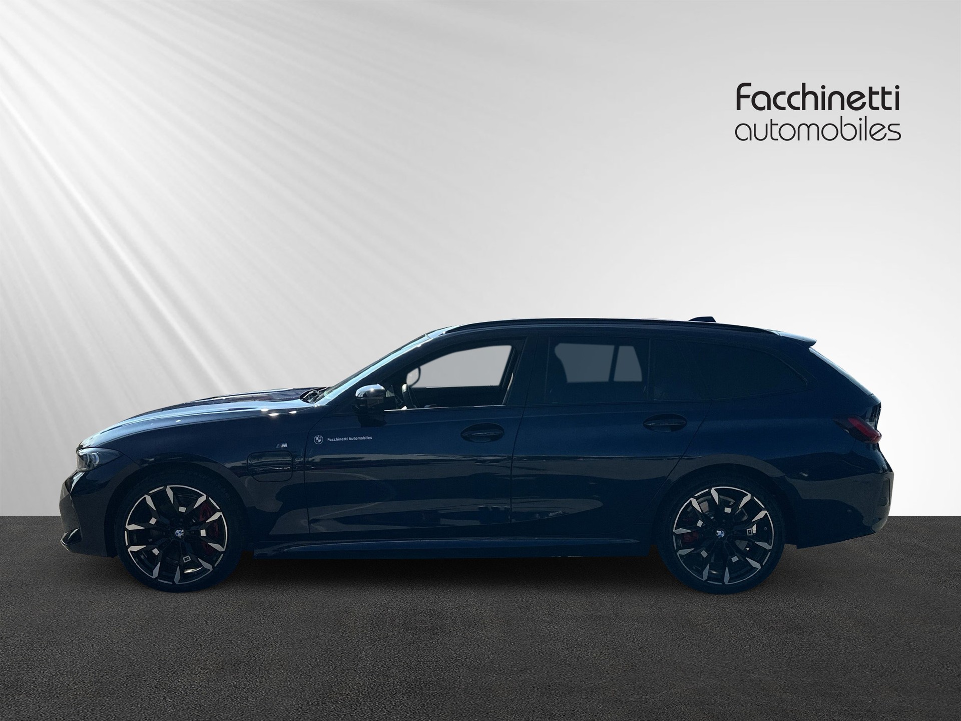 BMW 330e x DriveTouring Steptronic M Sport Pro-image-1