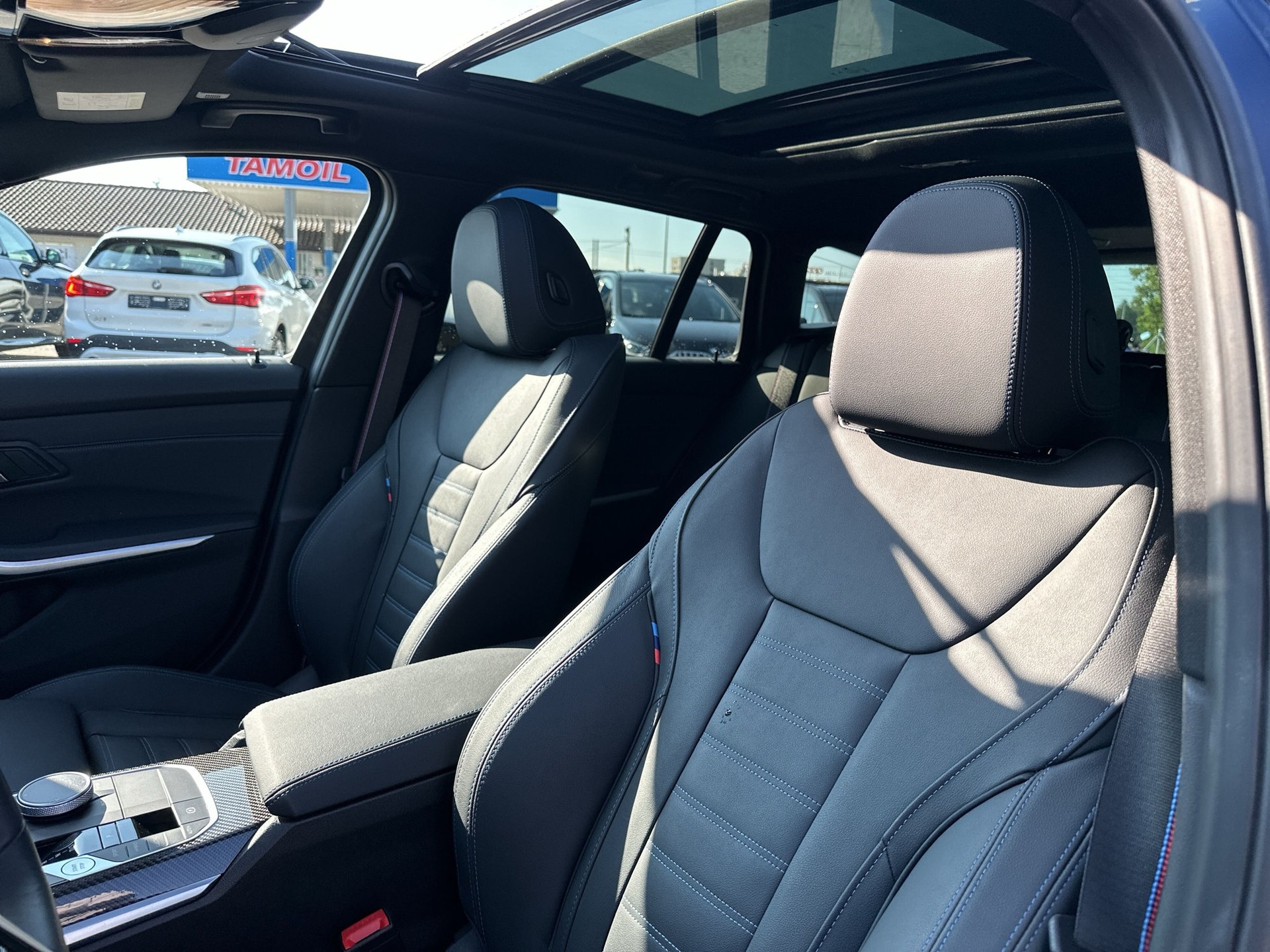 BMW 330e x DriveTouring Steptronic M Sport Pro-image-9