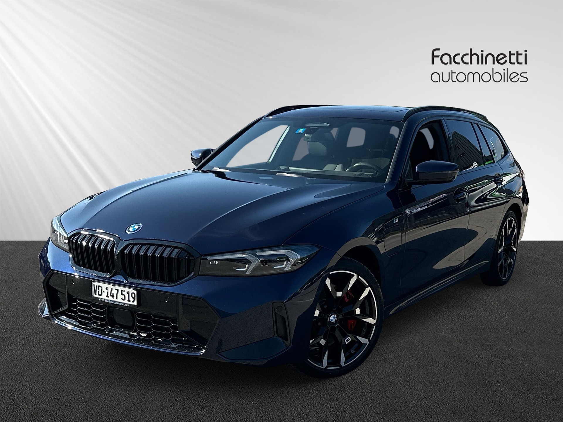 BMW 330e x DriveTouring Steptronic M Sport Pro-image-0