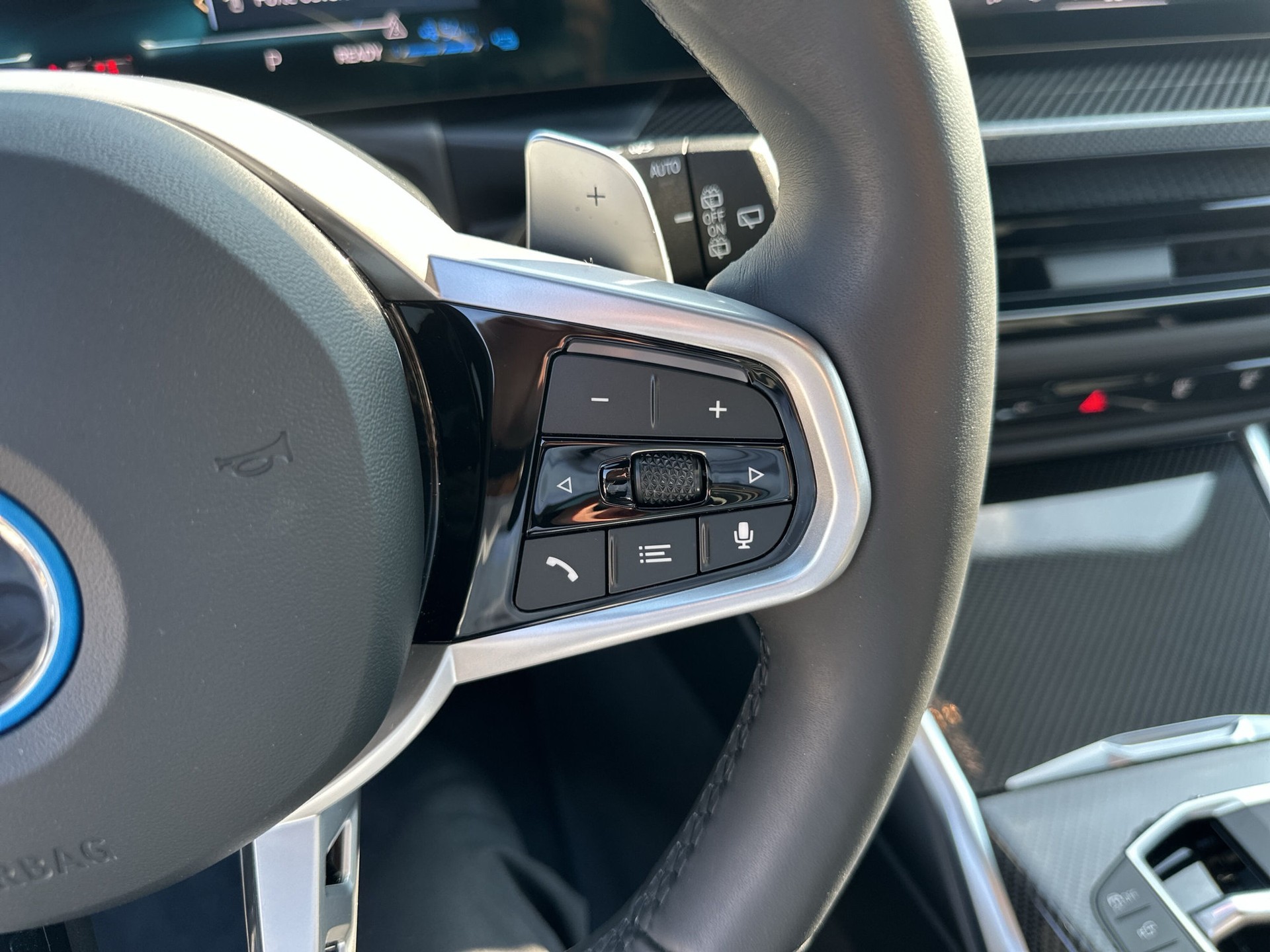 BMW 330e x DriveTouring Steptronic M Sport Pro-image-14