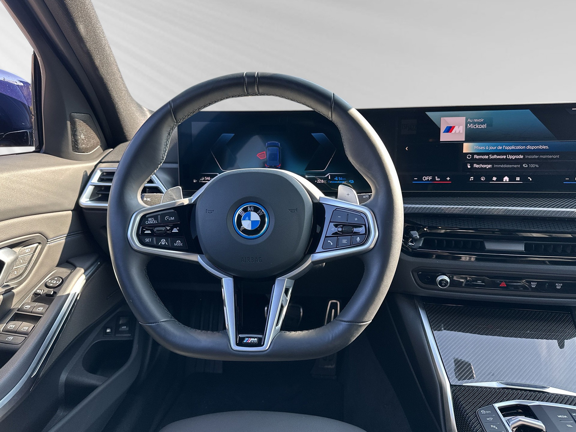 BMW 330e x DriveTouring Steptronic M Sport Pro-image-4