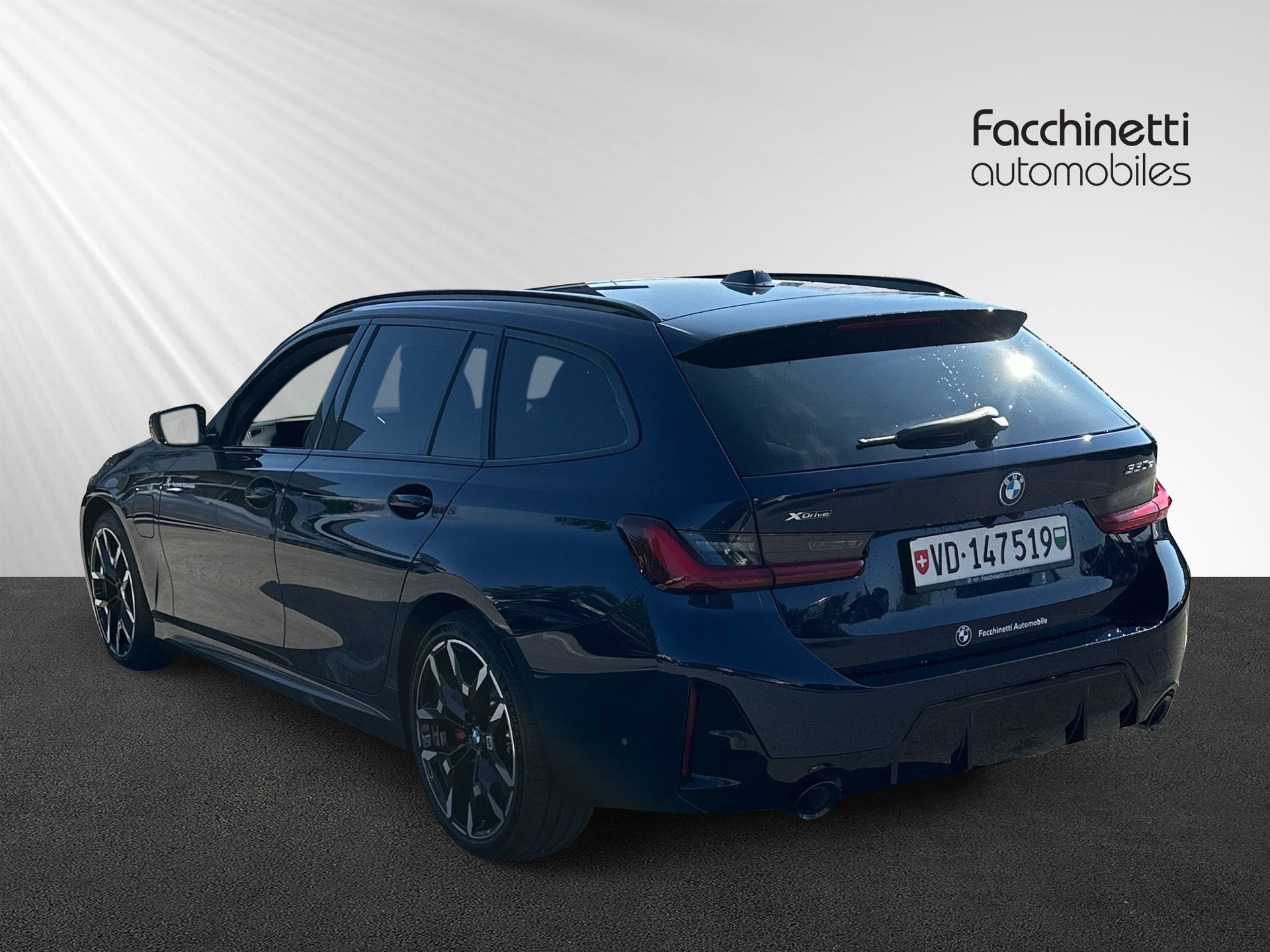 BMW 330e x DriveTouring Steptronic M Sport Pro-image-2