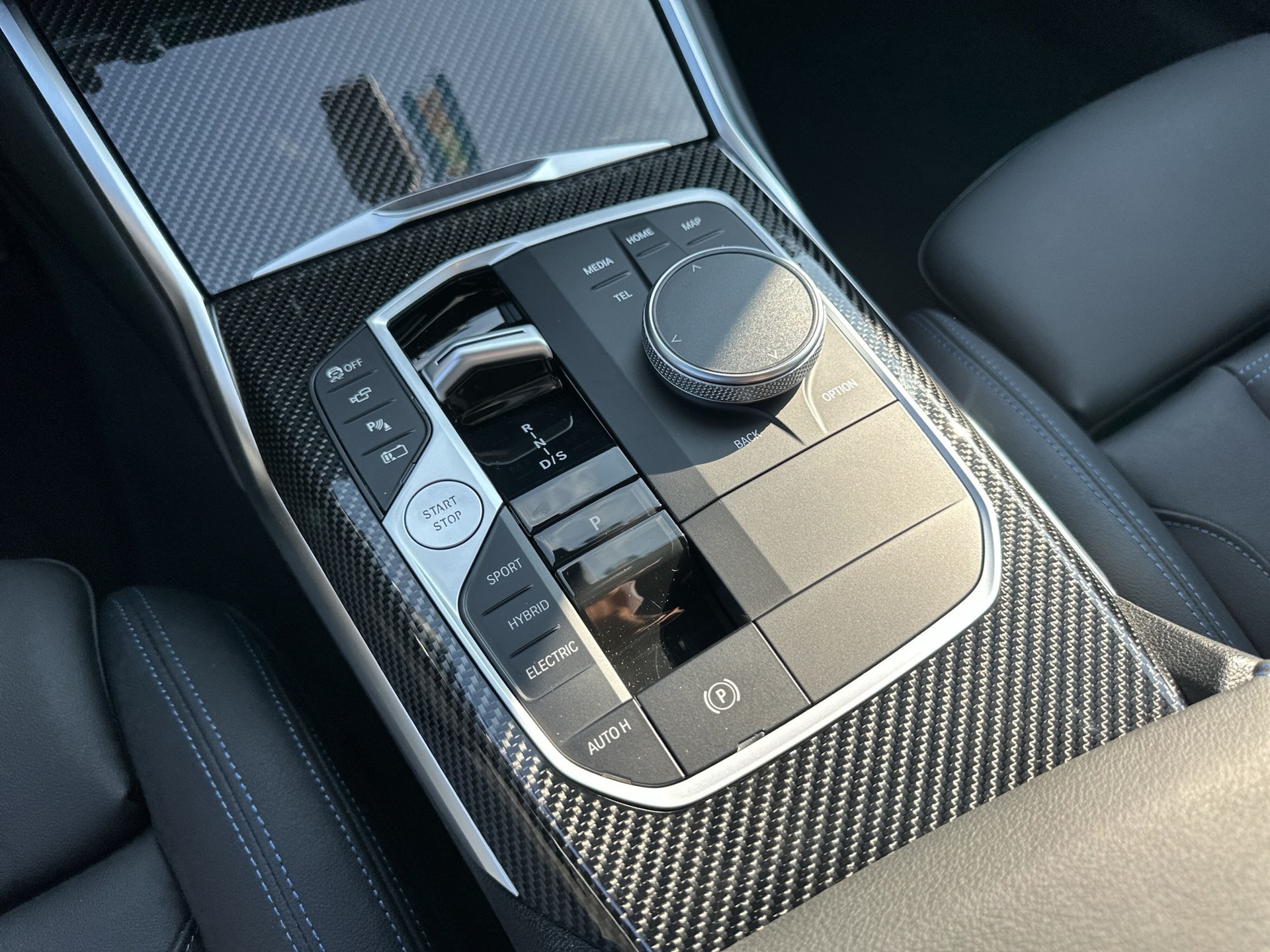 BMW 330e x DriveTouring Steptronic M Sport Pro-image-11