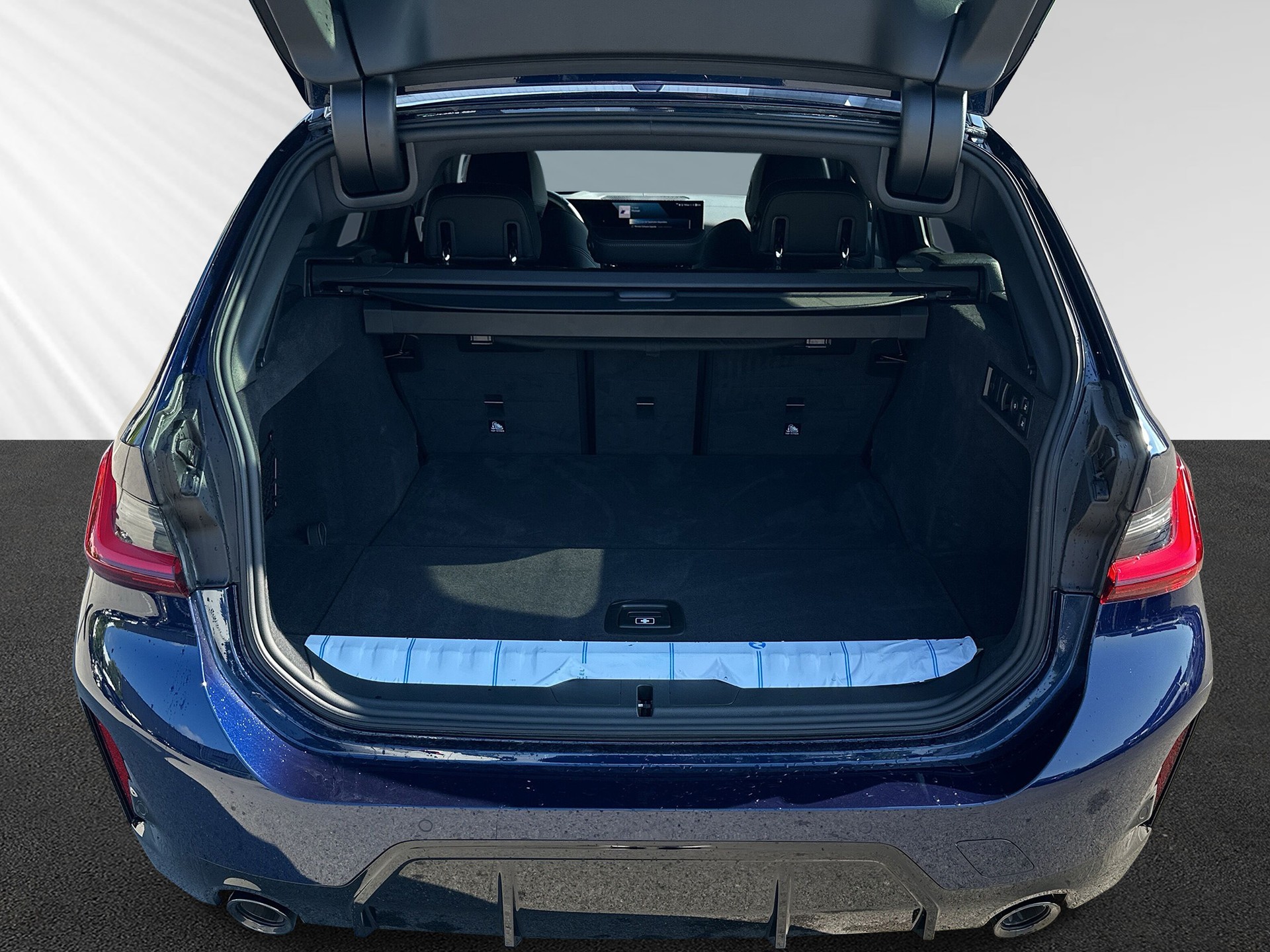 BMW 330e x DriveTouring Steptronic M Sport Pro-image-7
