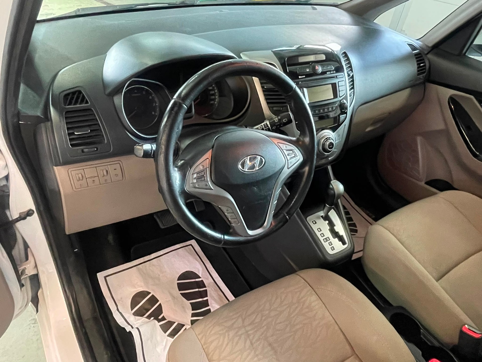 HYUNDAI iX20 1.6 Style Automatic-image-7