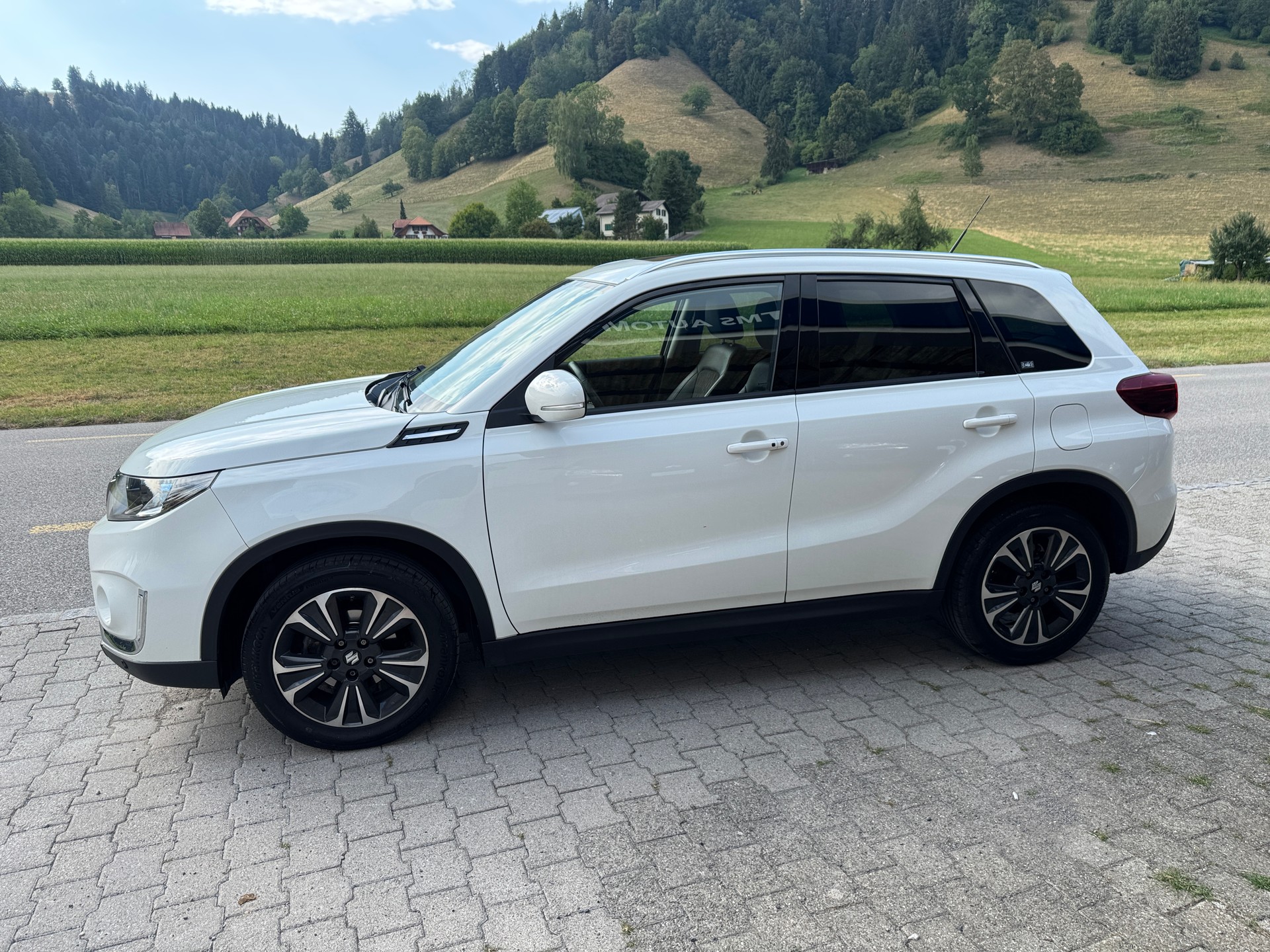 SUZUKI Vitara 1.4 Boosterjet Compact Top Automatic-image-3