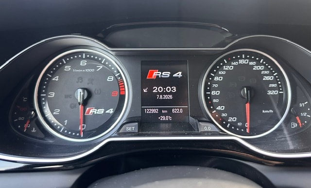 AUDI 4.2 V8 FSI quattro S-Tronic-image-2