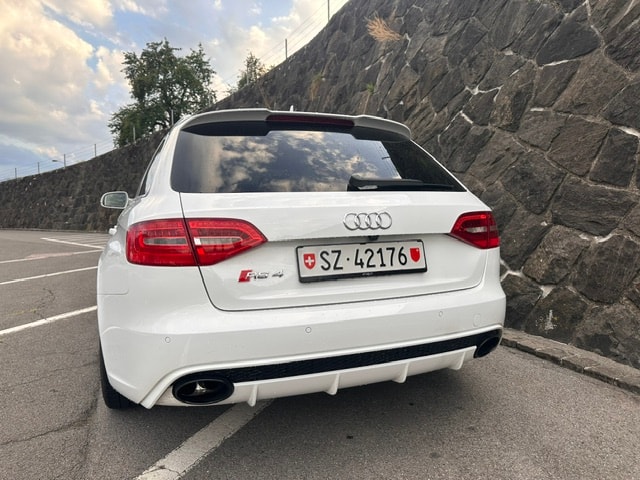 AUDI 4.2 V8 FSI quattro S-Tronic-image-1