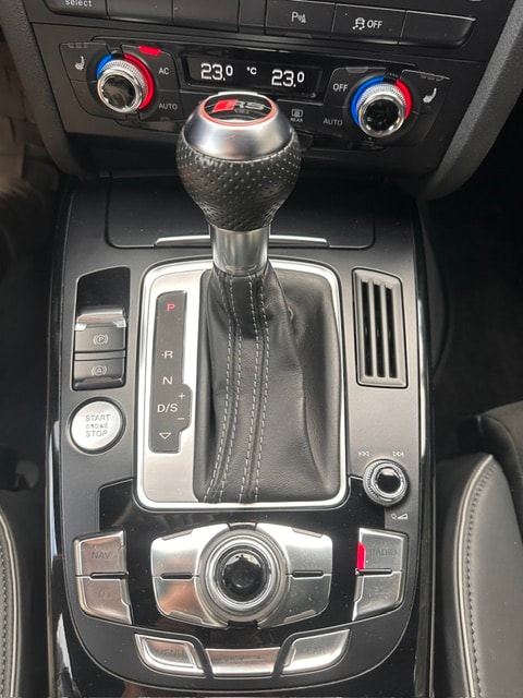 AUDI 4.2 V8 FSI quattro S-Tronic-image-12
