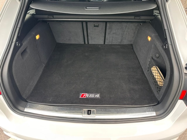 AUDI 4.2 V8 FSI quattro S-Tronic-image-7