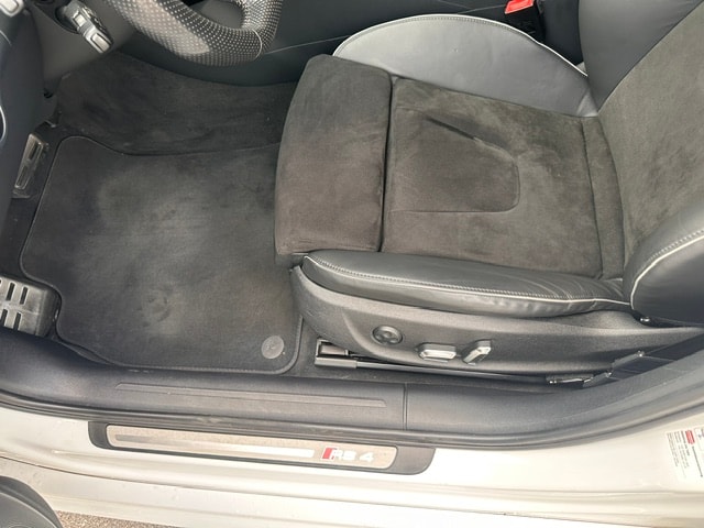 AUDI 4.2 V8 FSI quattro S-Tronic-image-3