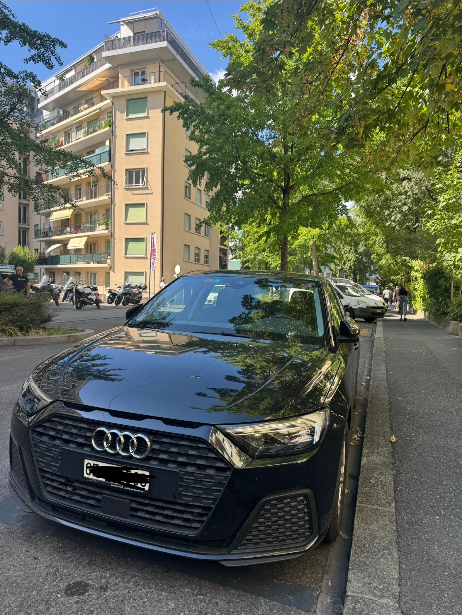 AUDI 1.0 30 TFSI Attraction-image-1