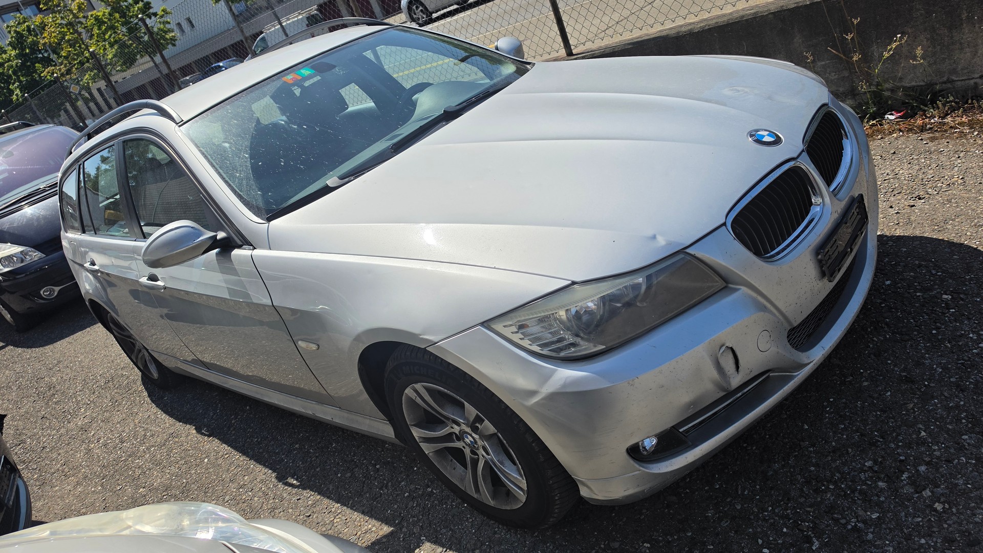 BMW 318i Touring-image-1