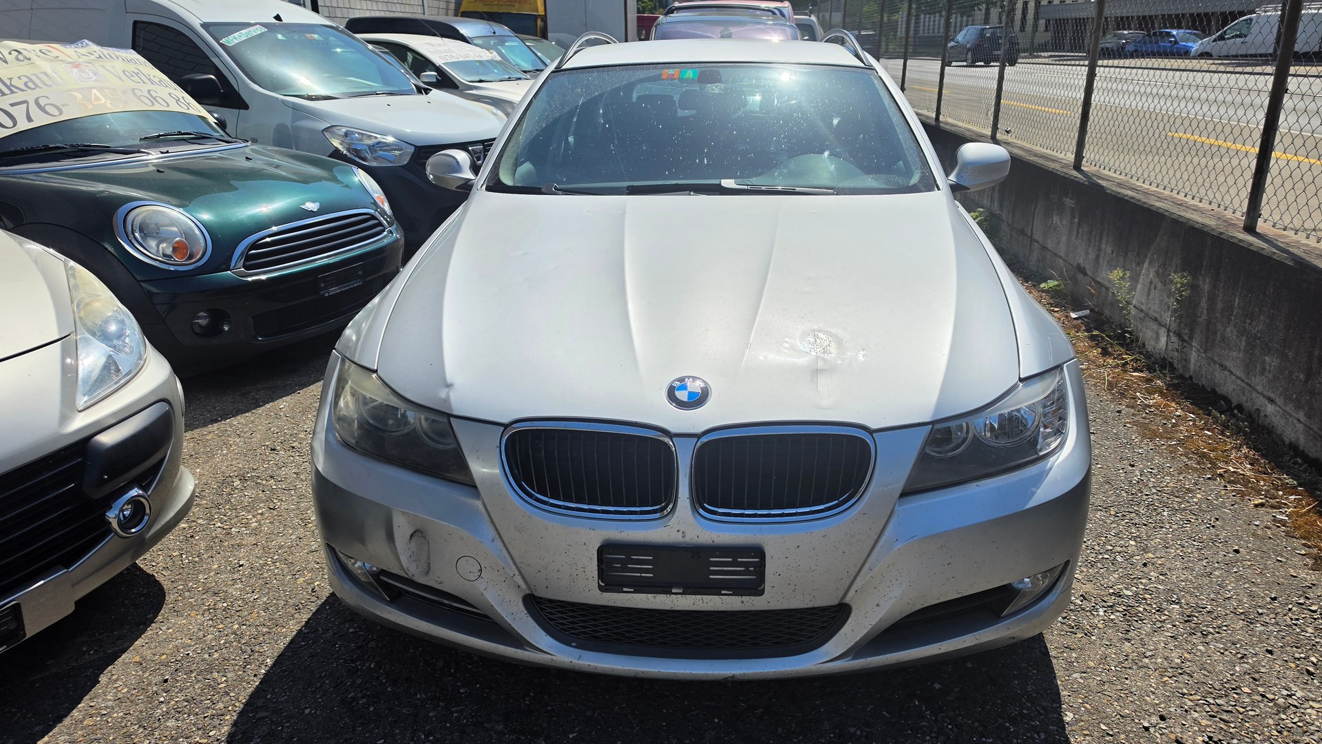 BMW 318i Touring-image-0