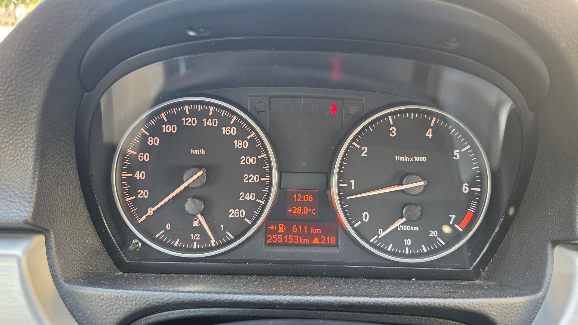 BMW 318i Touring-image-11