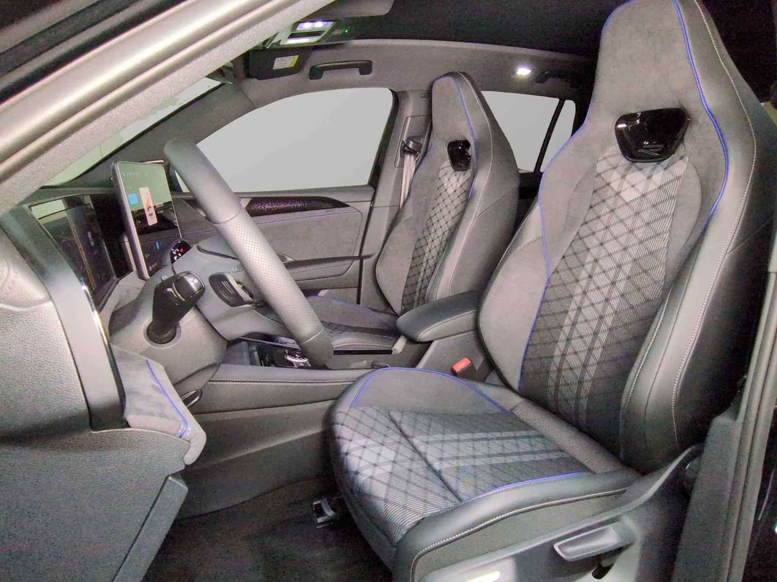 VW Tiguan 2.0 TSI DSG R-Line 4Motion-image-5