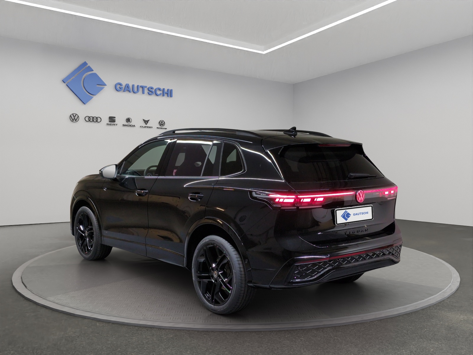 VW Tiguan 2.0 TSI DSG R-Line 4Motion-image-2