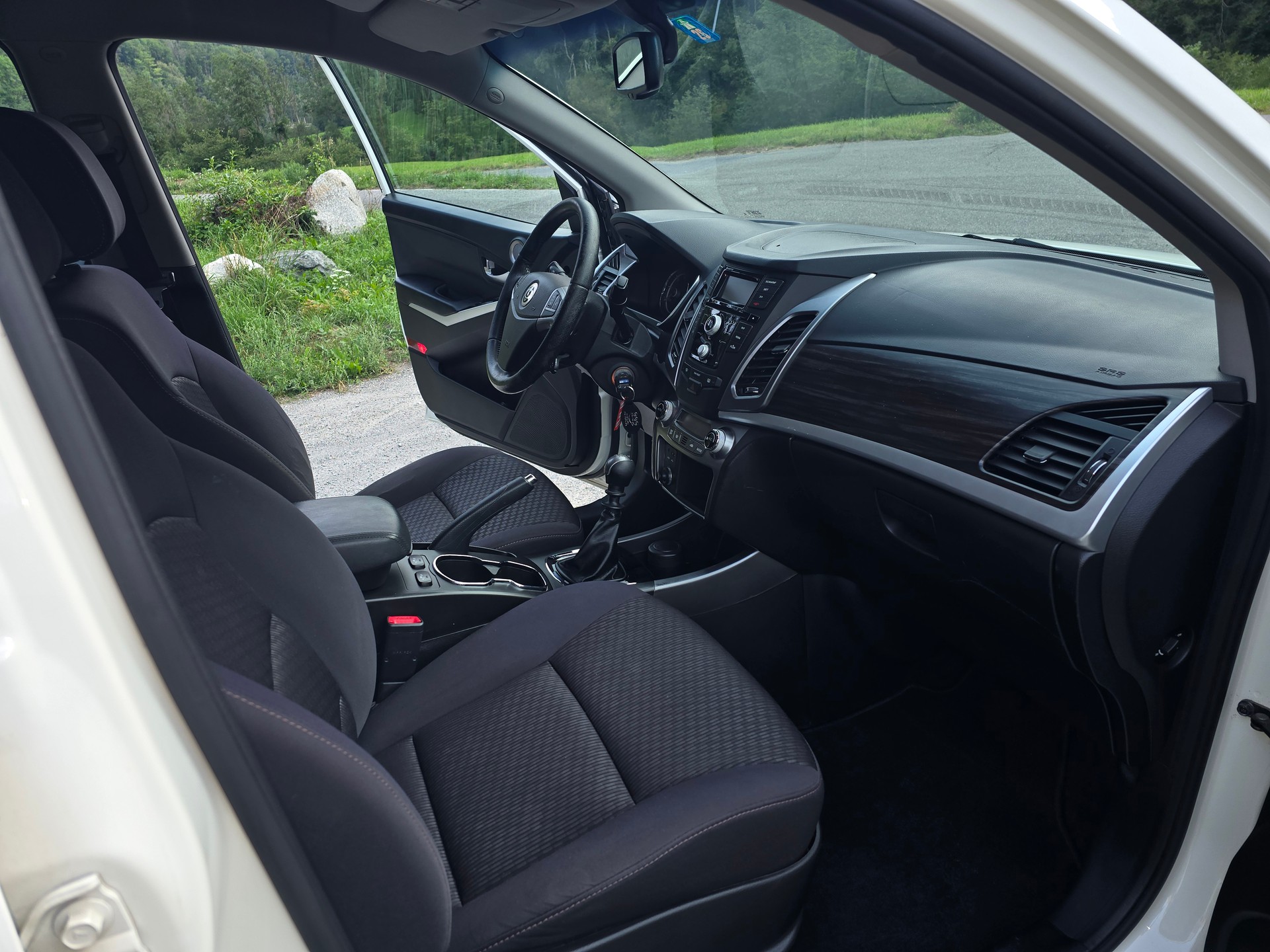 KGM-SsangYong Korando 2.0 e-XDI Quartz 4WD-image-11