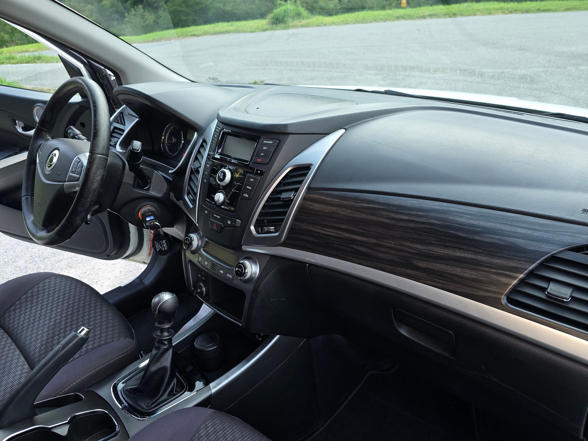 KGM-SsangYong Korando 2.0 e-XDI Quartz 4WD-image-13