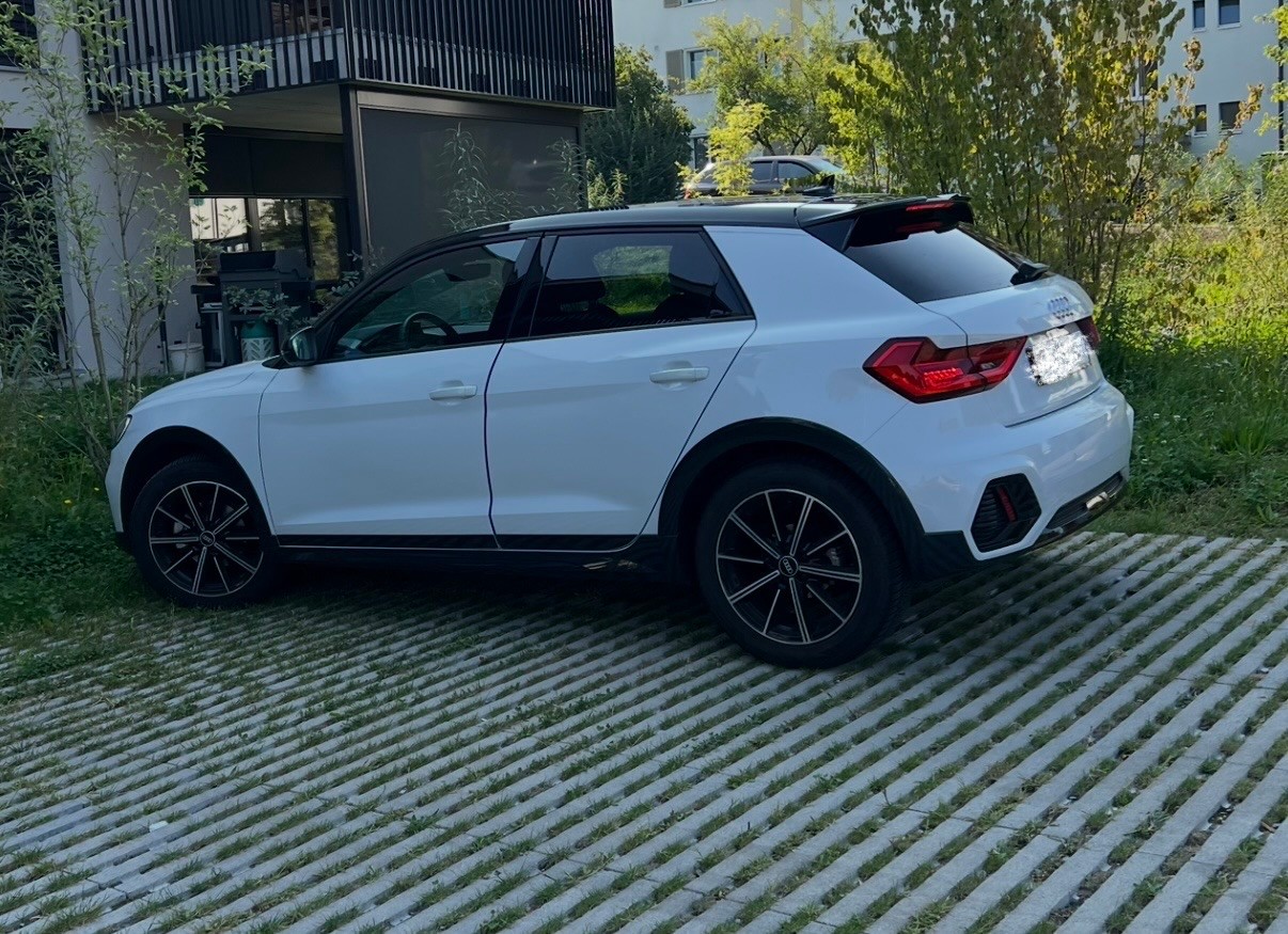 AUDI 1.0 30 TFSI City Carver Attraction S-Tronic-image-1