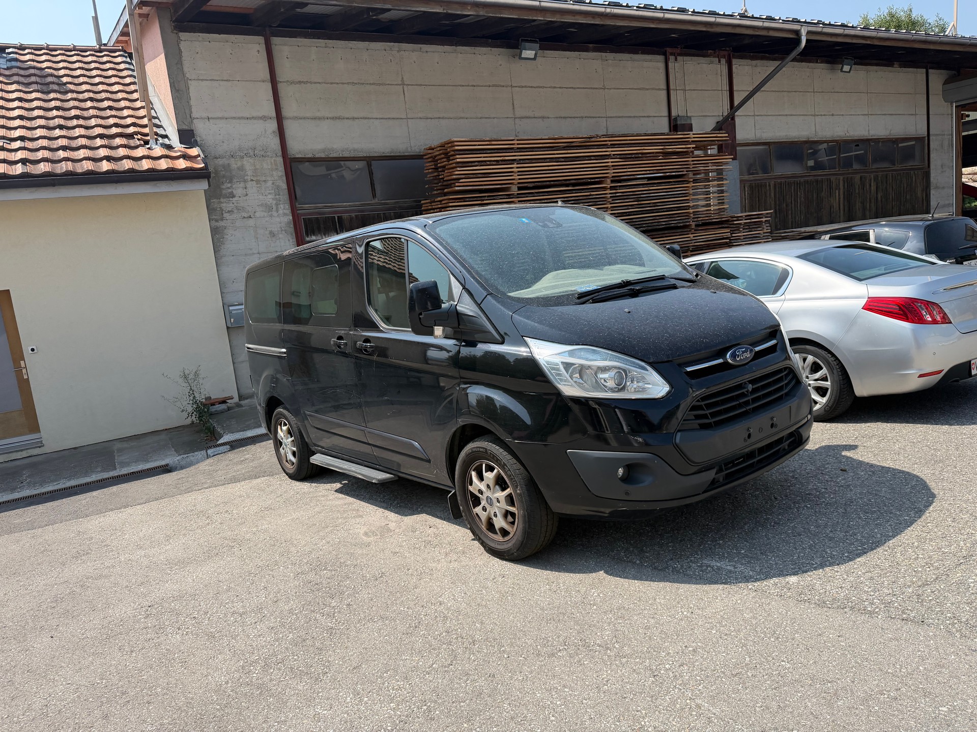 FORD Tourneo Custom 300 L1H1 Limited-image-0