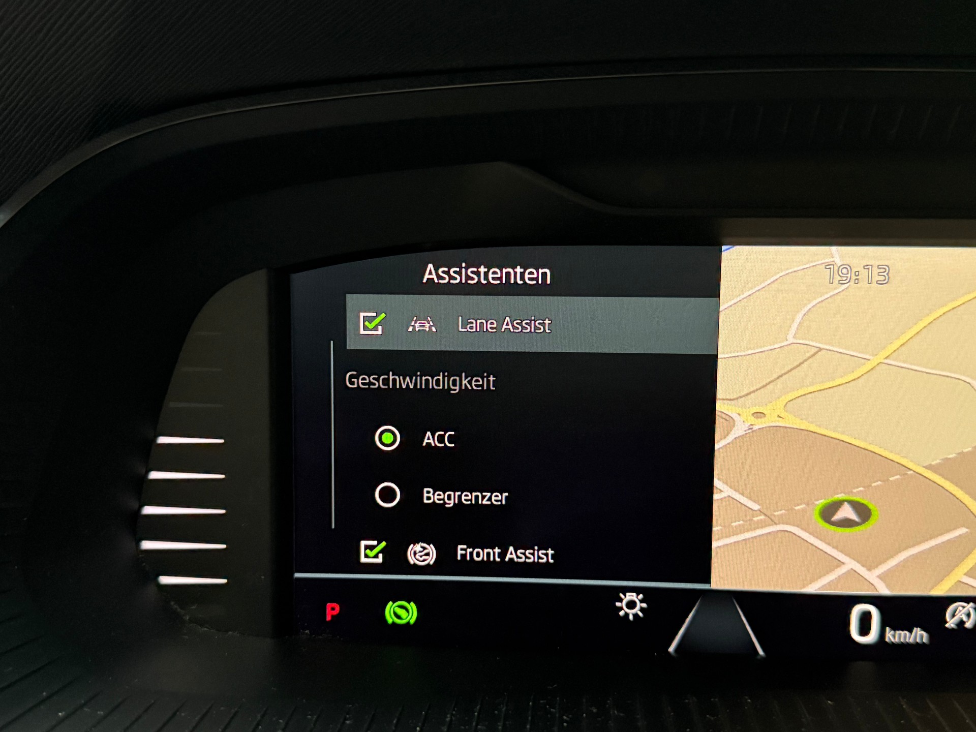 SKODA Octavia Combi 2.0 TDI DSG Ambition-image-17