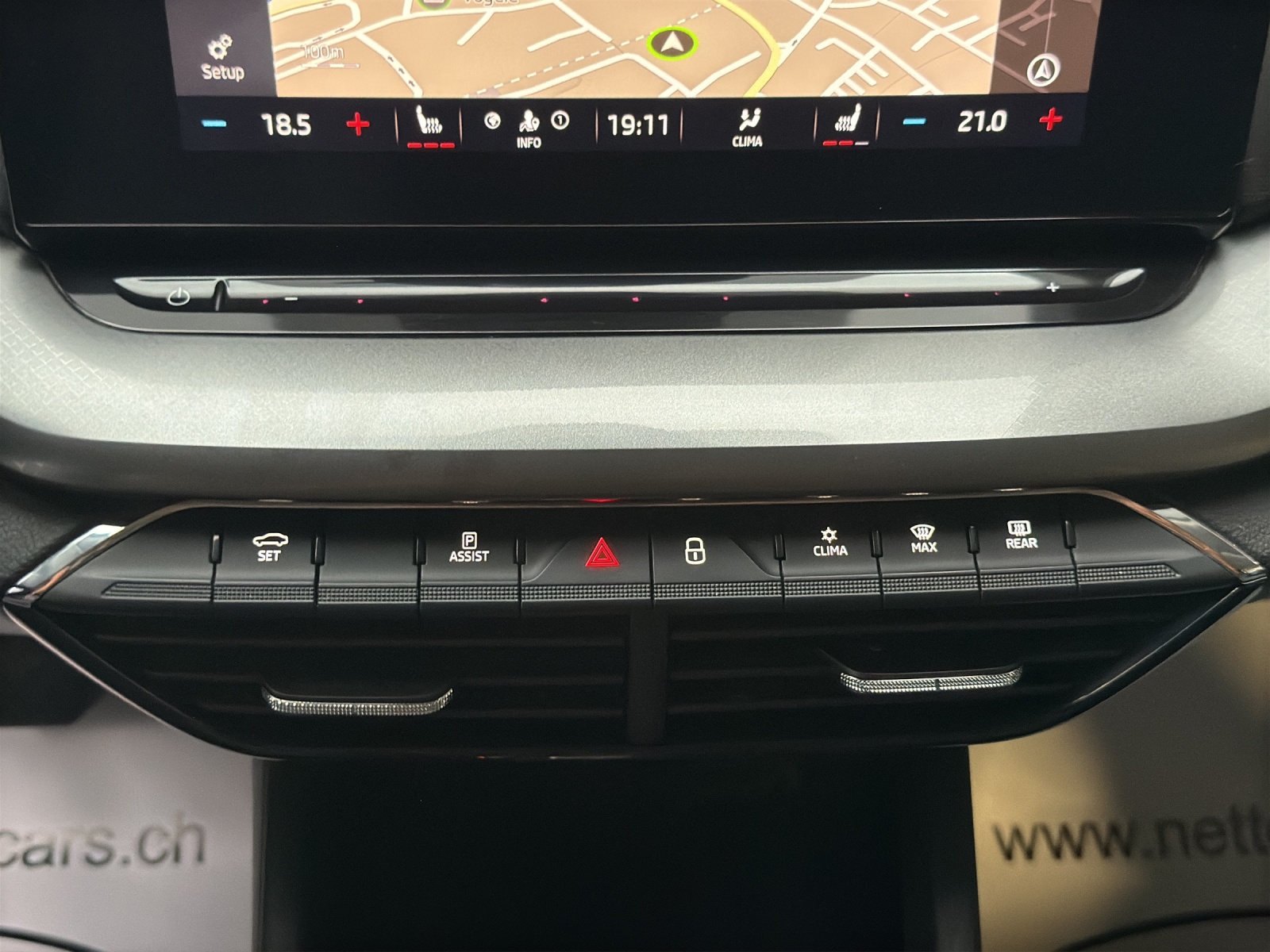 SKODA Octavia Combi 2.0 TDI DSG Ambition-image-19
