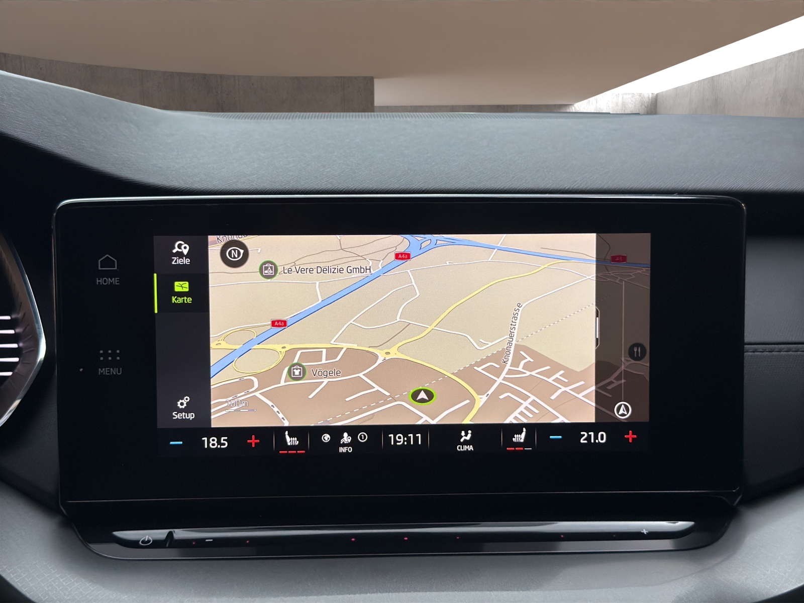 SKODA Octavia Combi 2.0 TDI DSG Ambition-image-15