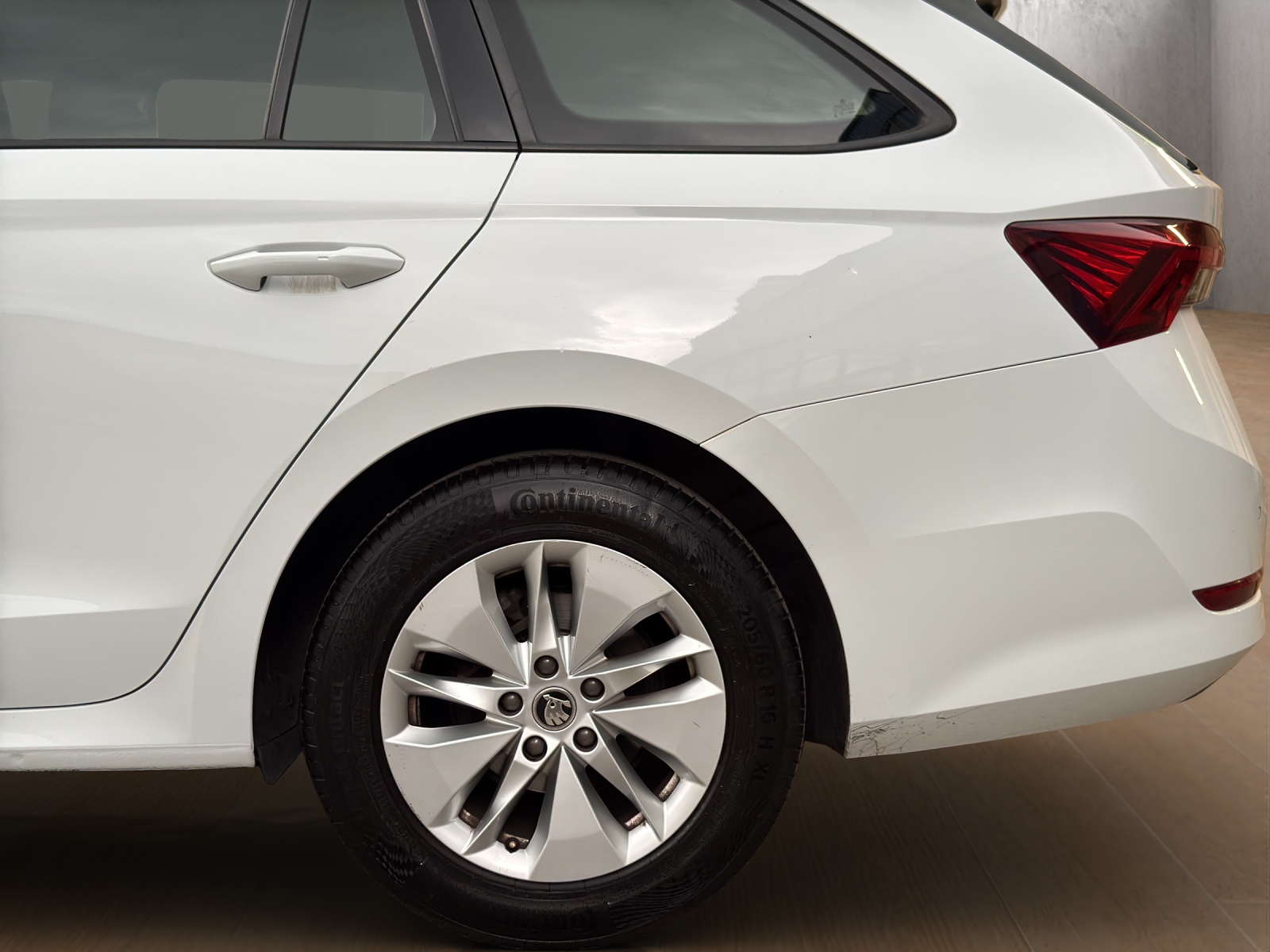 SKODA Octavia Combi 2.0 TDI DSG Ambition-image-24