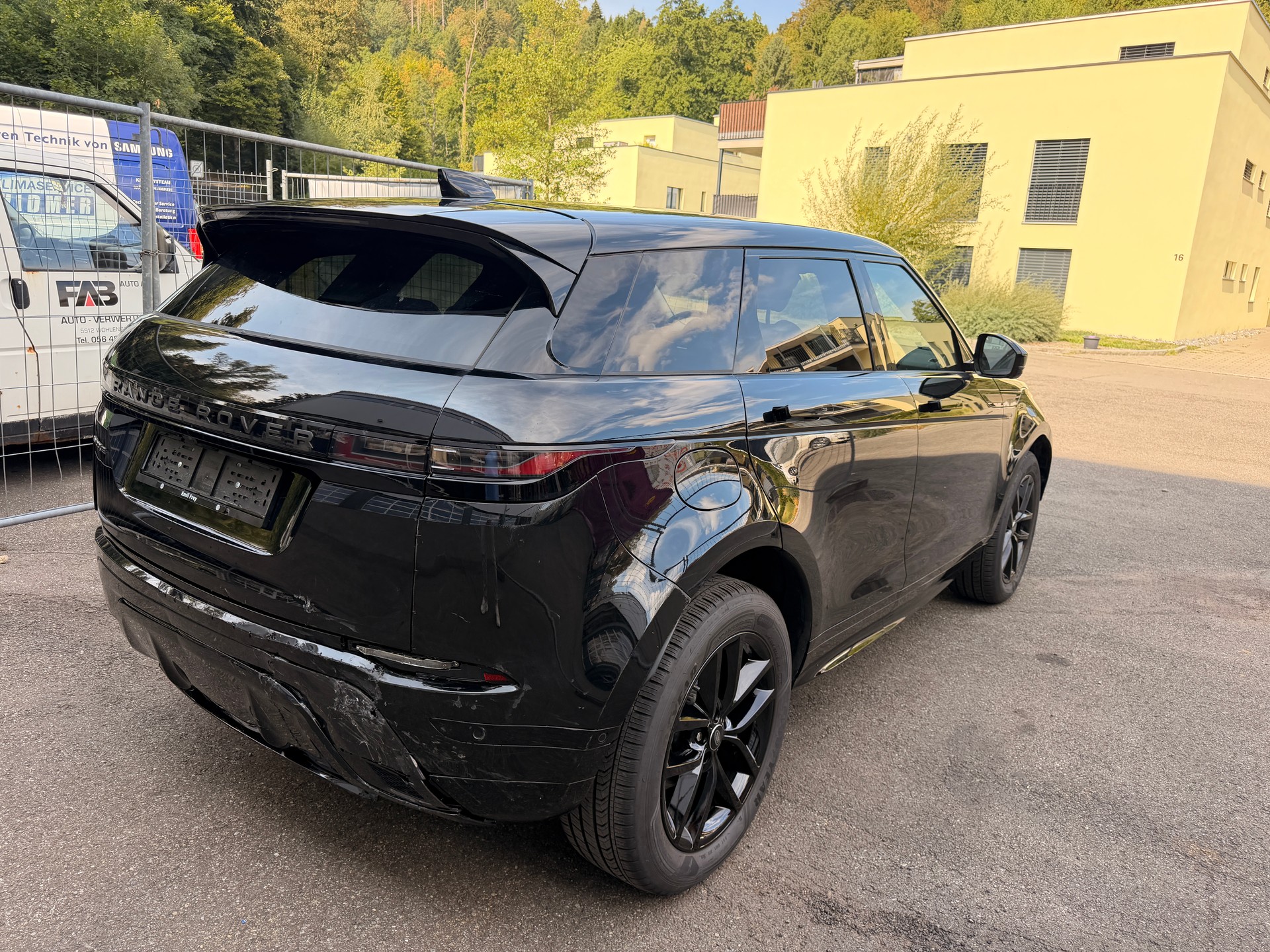 LAND ROVER Range Rover Evoque D-Dynamic D 200 MHEV SE AT9-image-3