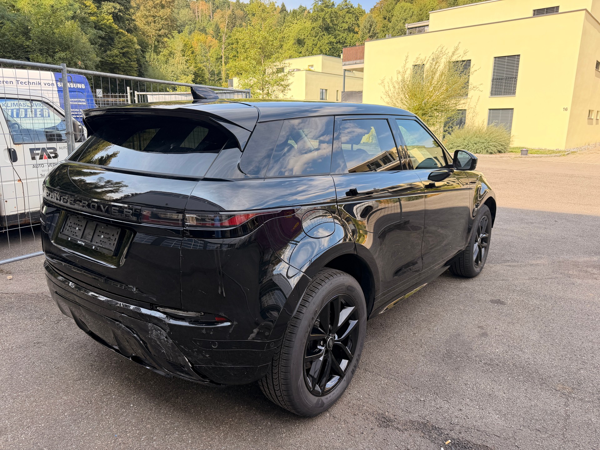 LAND ROVER Range Rover Evoque D-Dynamic D 200 MHEV SE AT9-image-2