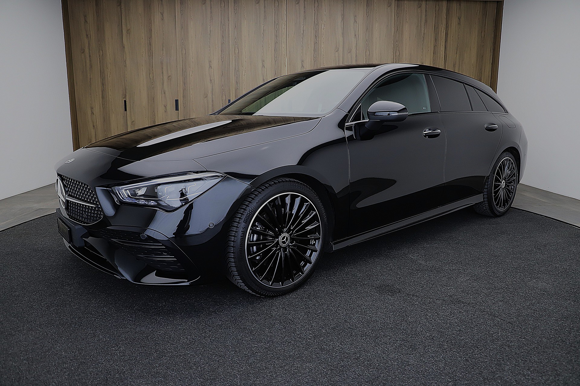 MERCEDES-BENZ CLA 200d Shooting Brake 7G-DCT AMG Line Night Edition und Advanced Plus