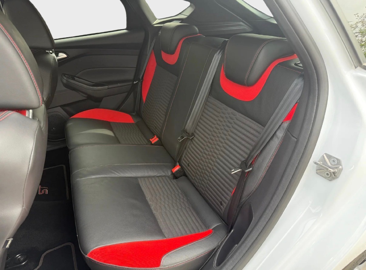 FORD Focus 2.0 SCTi ST-3-image-13