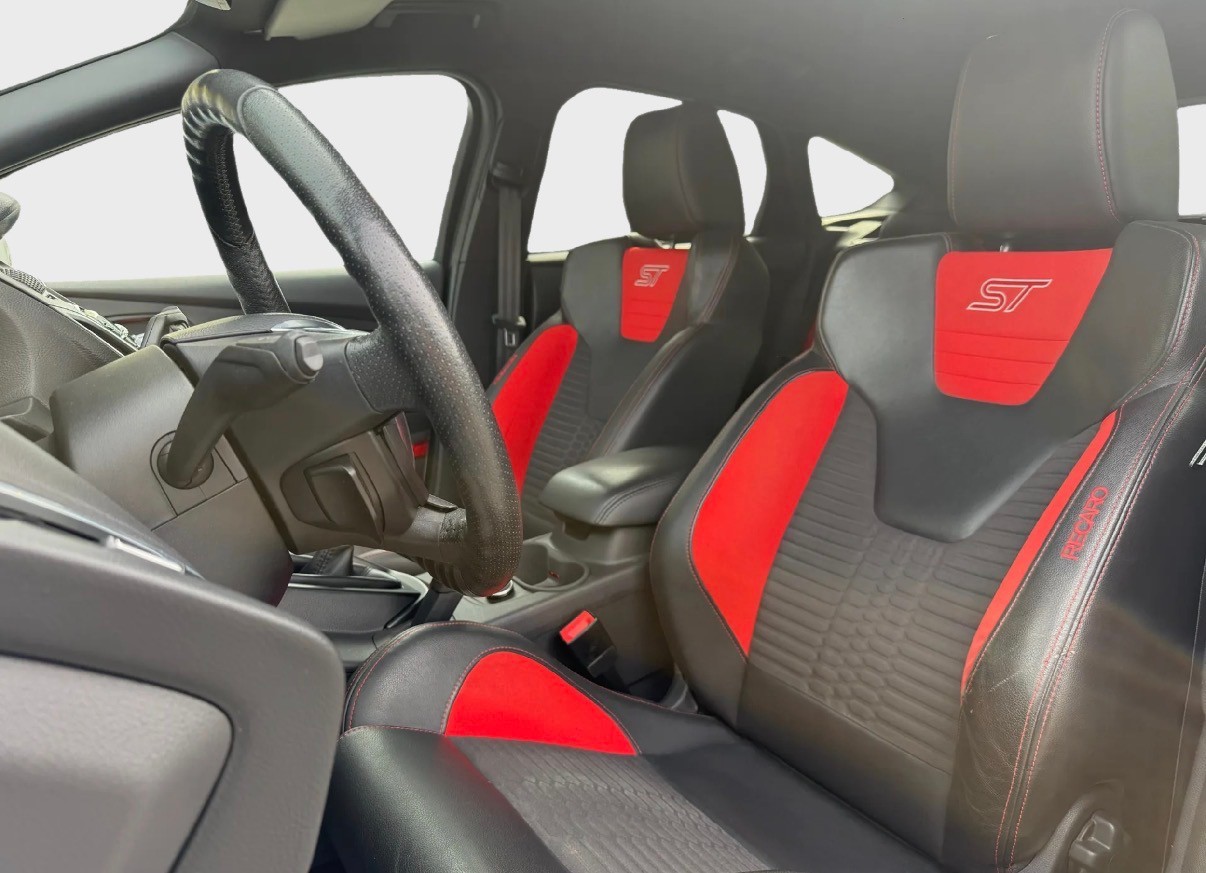 FORD Focus 2.0 SCTi ST-3-image-12