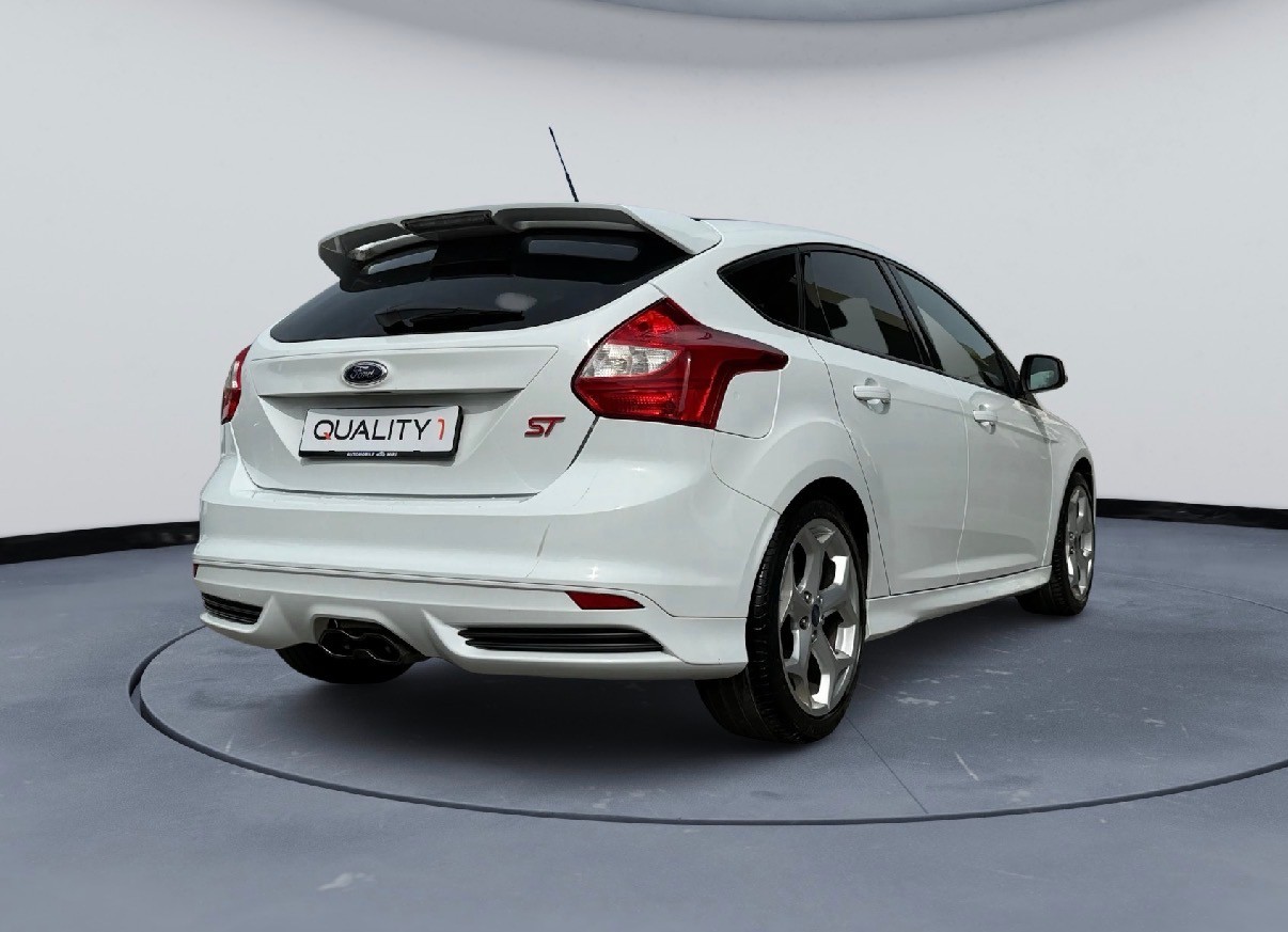 FORD Focus 2.0 SCTi ST-3-image-4