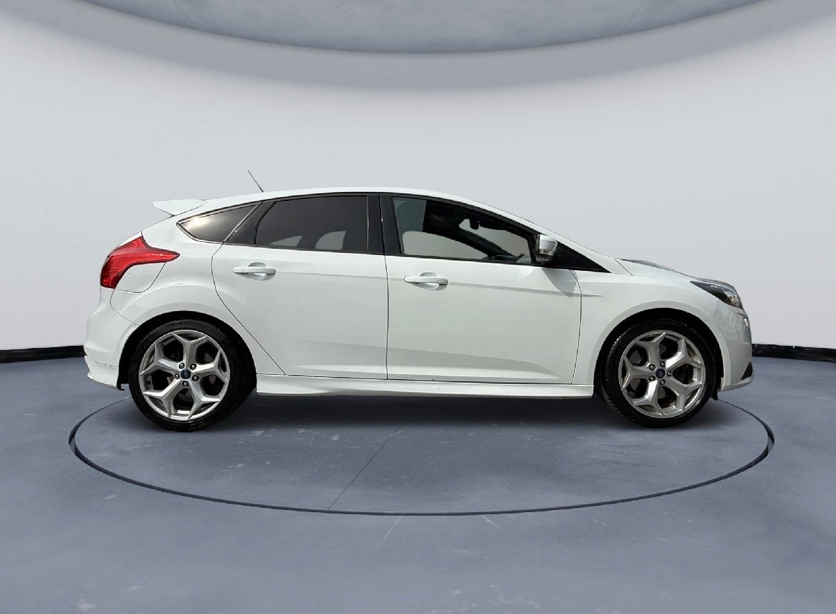 FORD Focus 2.0 SCTi ST-3-image-3