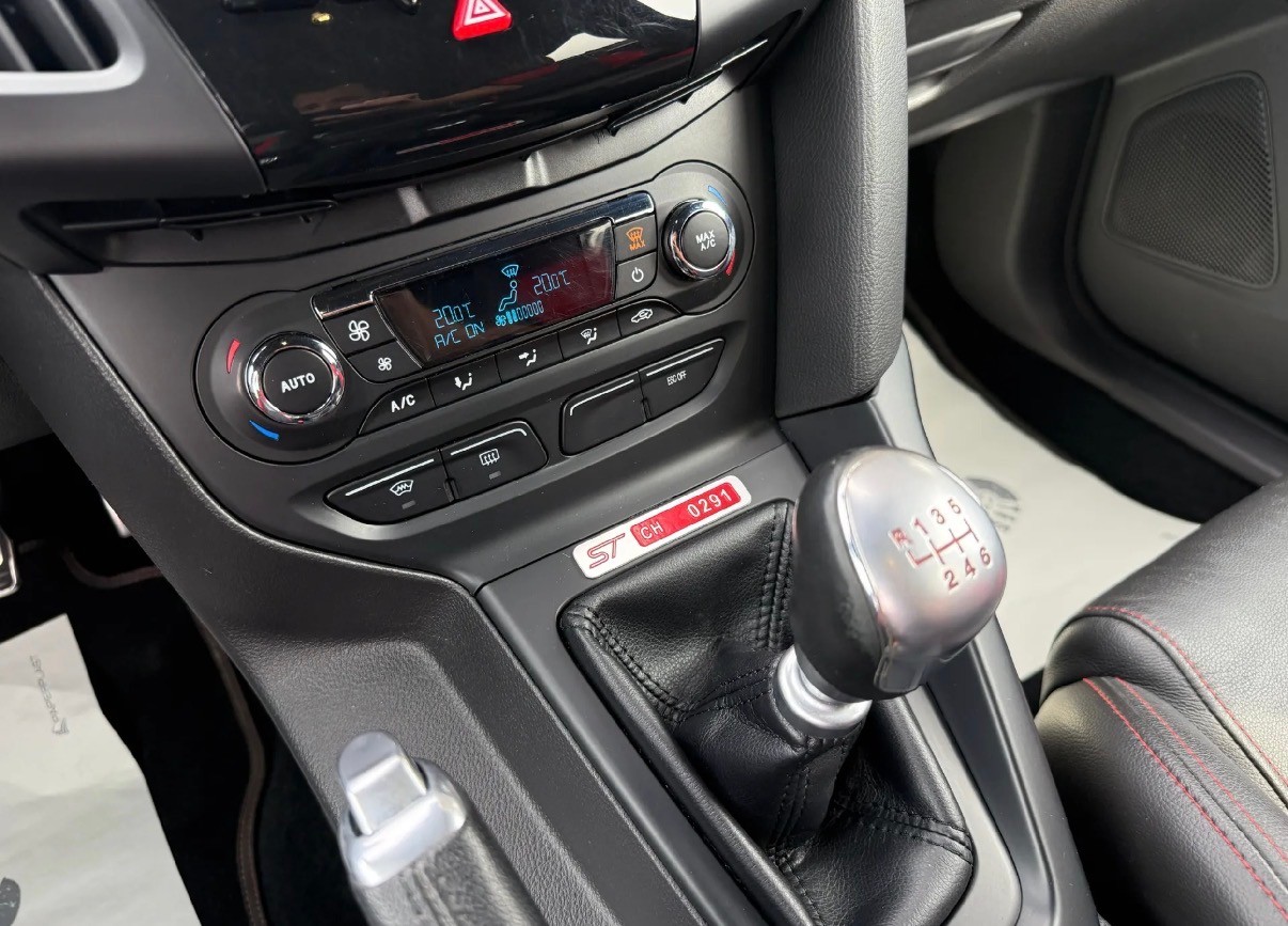 FORD Focus 2.0 SCTi ST-3-image-11