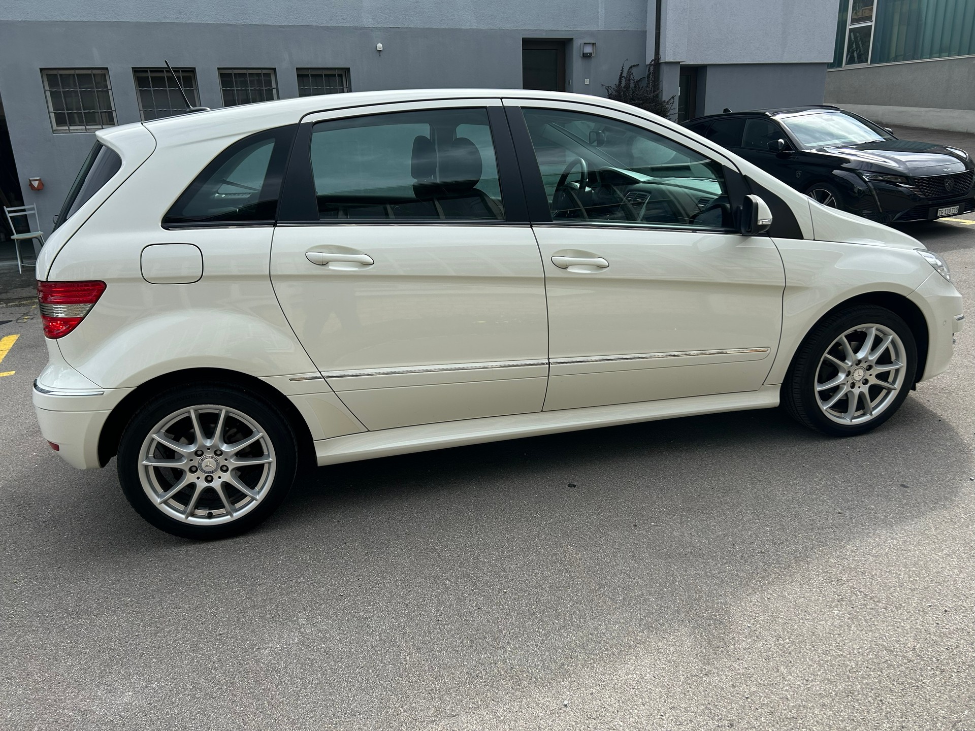 MERCEDES-BENZ B 180 Selection-image-3