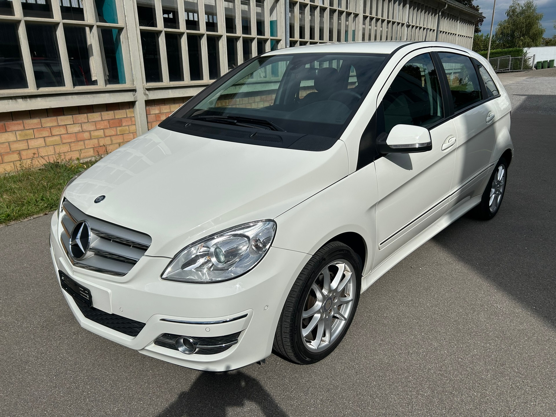 MERCEDES-BENZ B 180 Selection-image-1