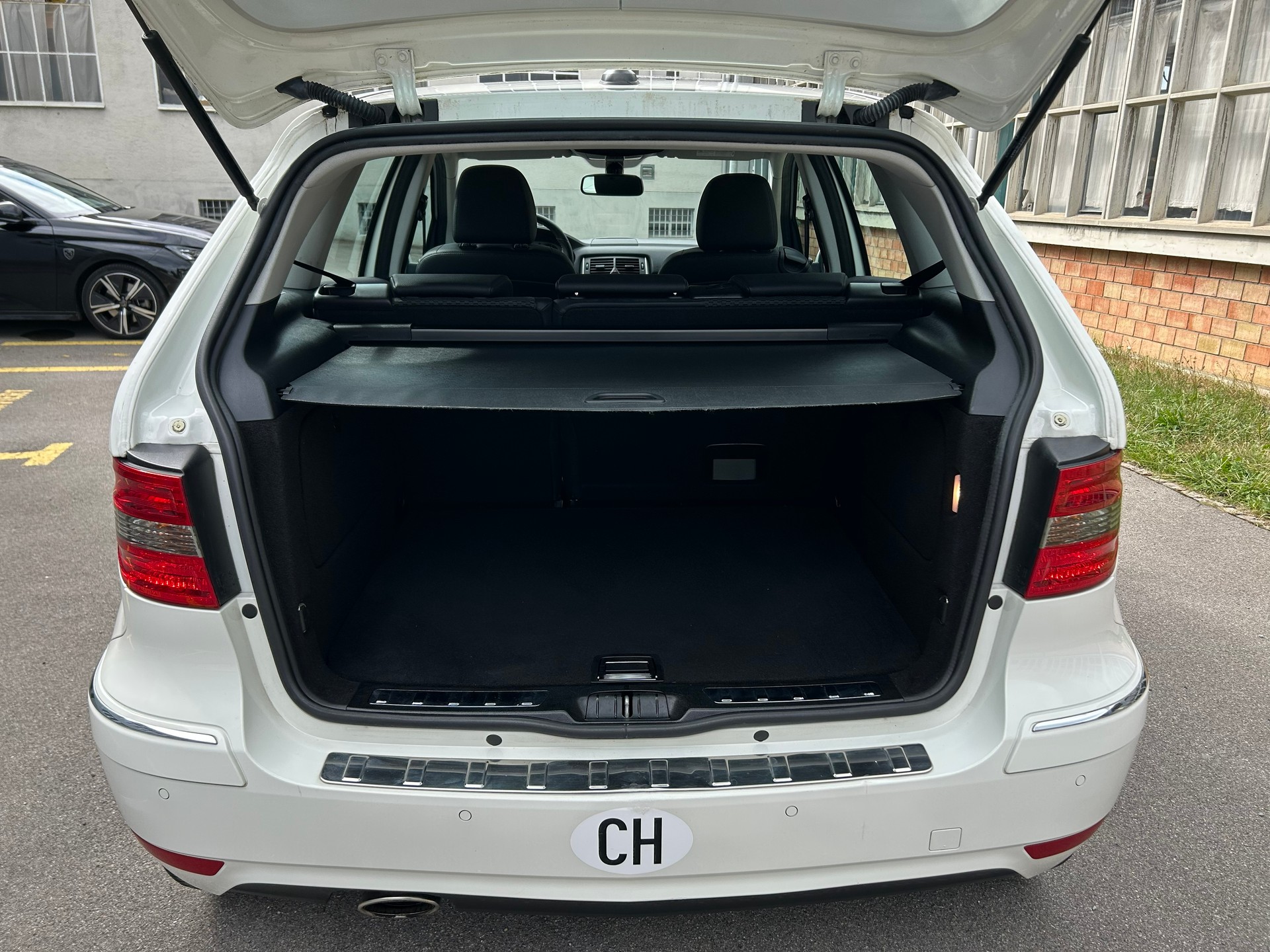 MERCEDES-BENZ B 180 Selection-image-8