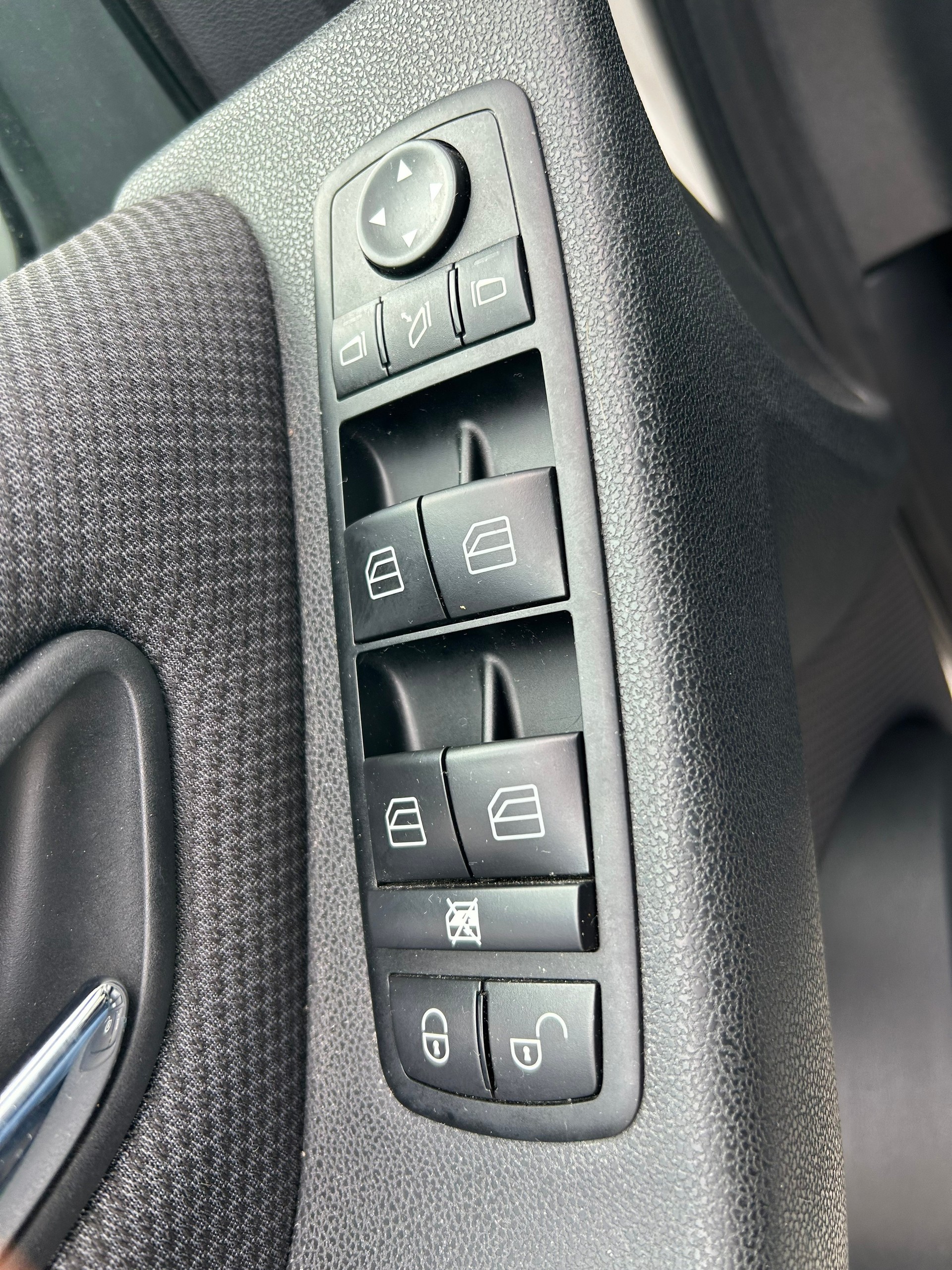 MERCEDES-BENZ B 180 Selection-image-15